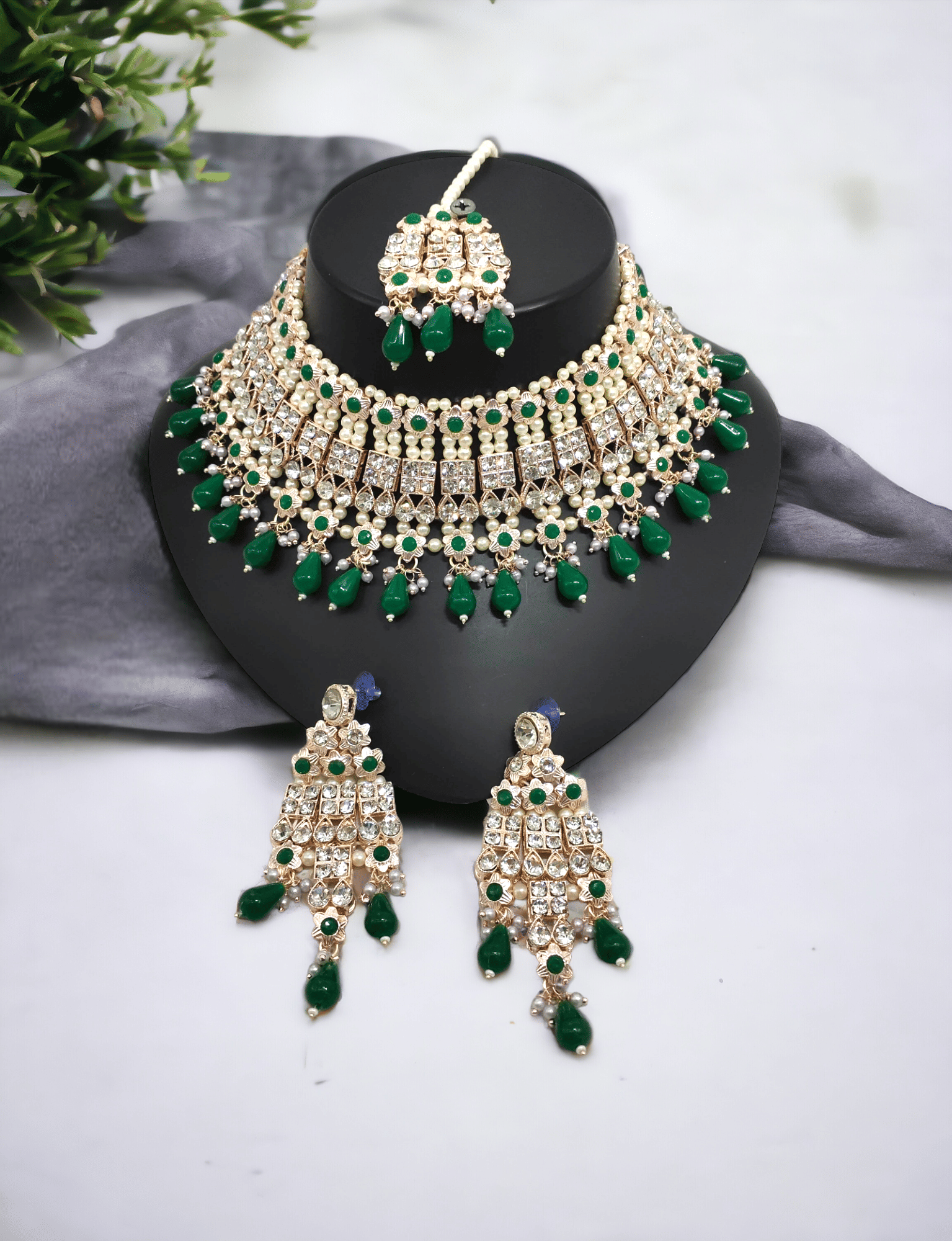     			Yuzi Jewells Green Alloy Necklace Set ( Pack of 4 )