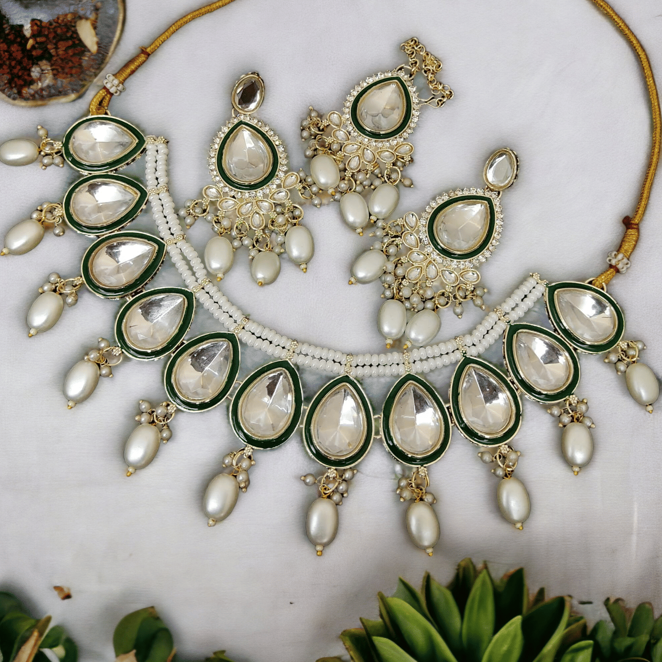     			Yuzi Jewells White Alloy Necklace Set ( Pack of 4 )
