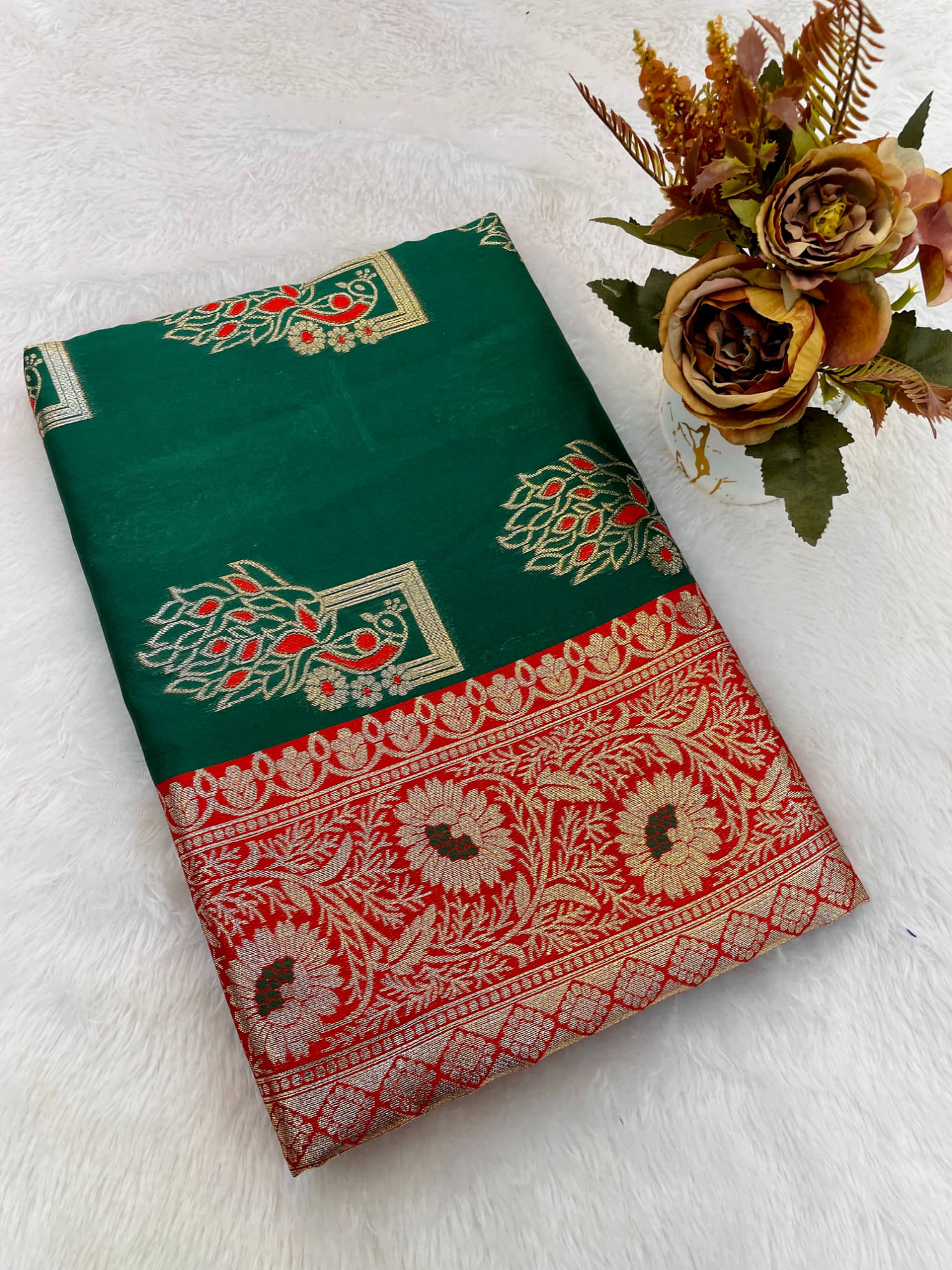 A TO Z CART Silk Blend Woven Paithani Sarees With Unstitched Blouse Piece ( Green ) A TO Z CART Silk Blend Woven Paithani Sarees With Unstitched Blouse Piece ( Green )