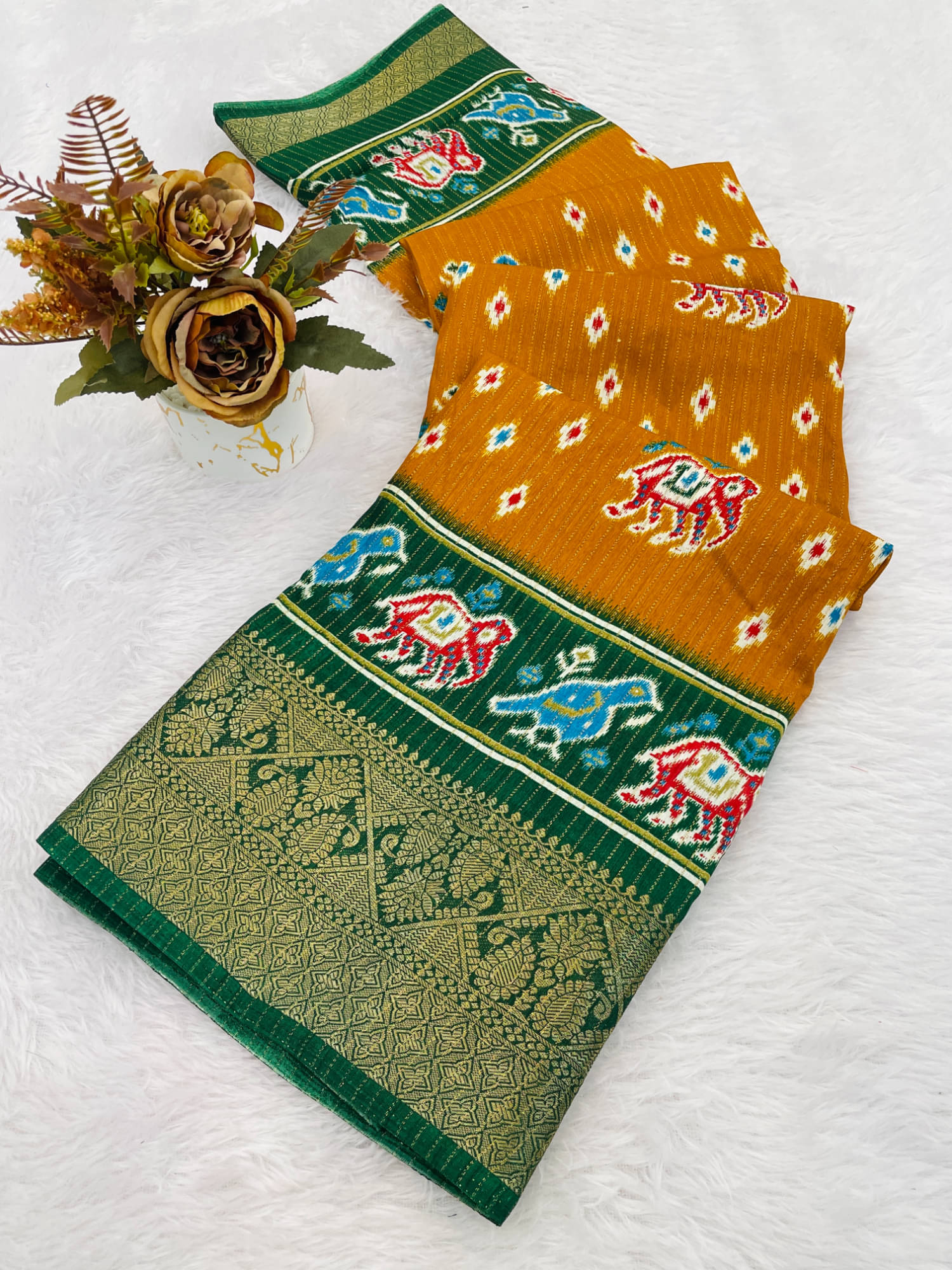 Aika Silk Blend Printed Paithani Sarees With Unstitched Blouse Piece ( Yellow ) Aika Silk Blend Printed Paithani Sarees With Unstitched Blouse Piece ( Yellow )