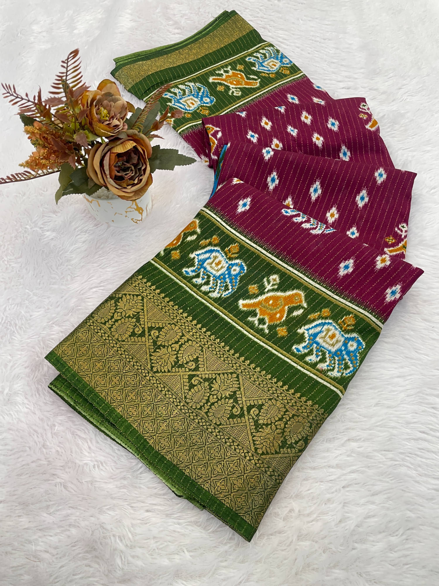 Aika Silk Blend Printed Paithani Sarees With Unstitched Blouse Piece ( Magenta ) Aika Silk Blend Printed Paithani Sarees With Unstitched Blouse Piece ( Magenta )