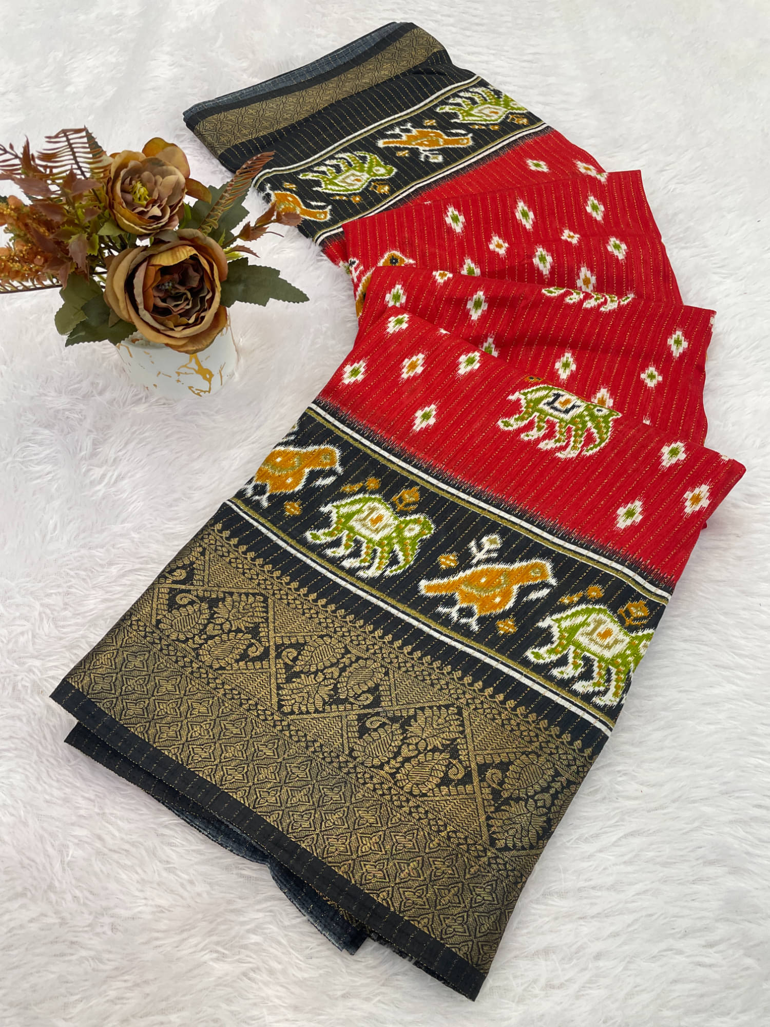 Aika Silk Blend Printed Paithani Sarees With Unstitched Blouse Piece ( Red ) Aika Silk Blend Printed Paithani Sarees With Unstitched Blouse Piece ( Red )