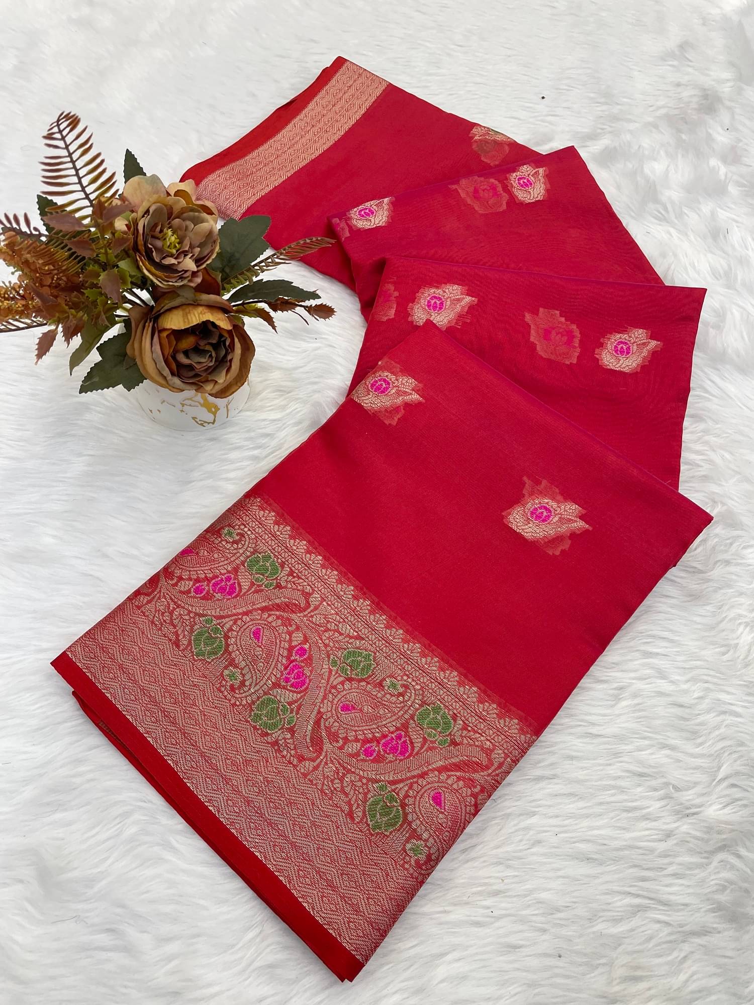 Apnisha Organza Woven Paithani Sarees With Unstitched Blouse Piece ( Red ) Apnisha Organza Woven Paithani Sarees With Unstitched Blouse Piece ( Red )