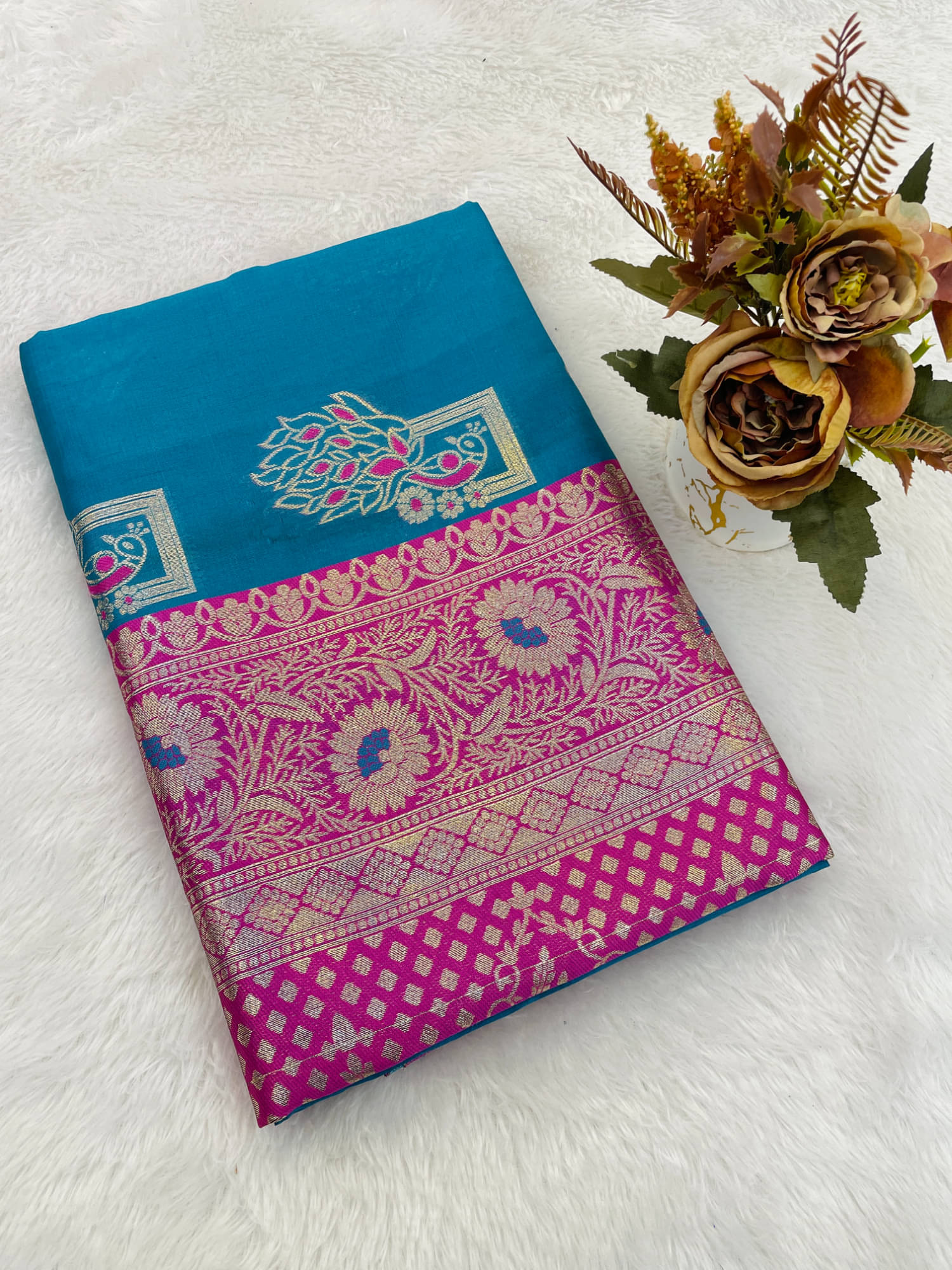 Apnisha Silk Blend Woven Paithani Sarees With Unstitched Blouse Piece ( Sky Blue ) Apnisha Silk Blend Woven Paithani Sarees With Unstitched Blouse Piece ( Sky Blue )