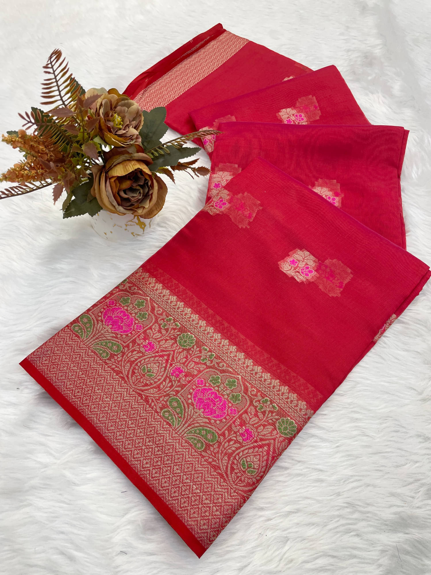 JULEE Organza Woven Paithani Sarees With Unstitched Blouse Piece ( Red ) JULEE Organza Woven Paithani Sarees With Unstitched Blouse Piece ( Red )