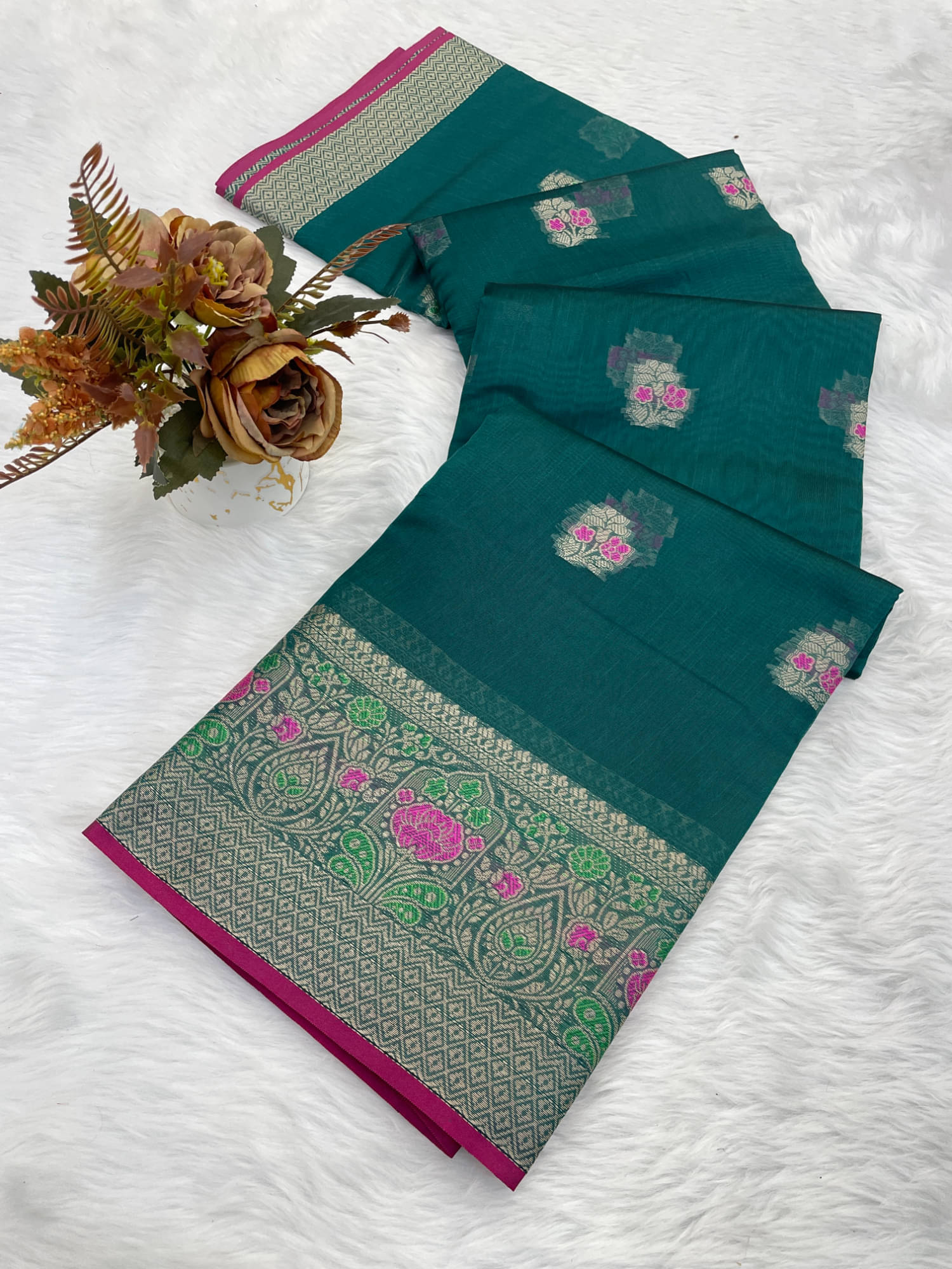     			JULEE Organza Woven Paithani Sarees With Unstitched Blouse Piece ( Rama )