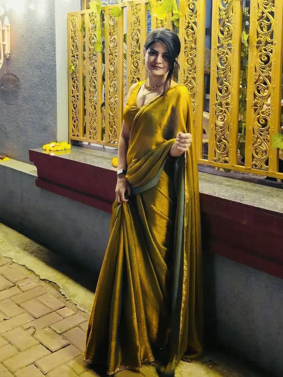 KV Fashion Chiffon Solid Saree With Unstitched Blouse Piece ( Gold ) KV Fashion Chiffon Solid Saree With Unstitched Blouse Piece ( Gold )