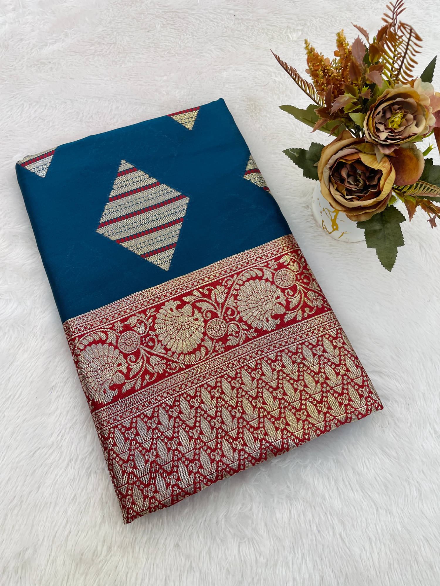 KV Fashion Silk Blend Woven Paithani Sarees With Unstitched Blouse Piece ( Navy Blue ) KV Fashion Silk Blend Woven Paithani Sarees With Unstitched Blouse Piece ( Navy Blue )