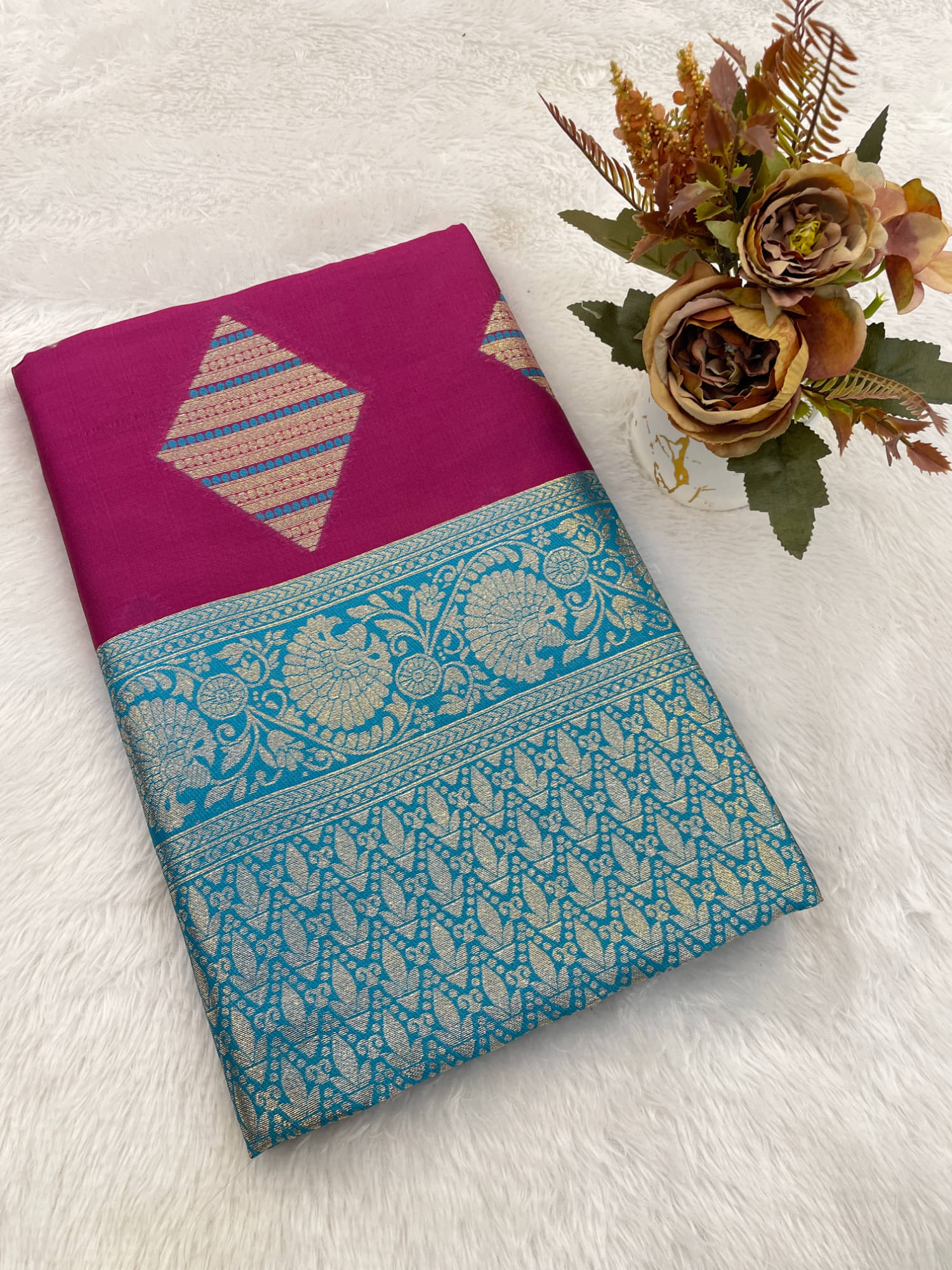 KV Fashion Silk Blend Woven Paithani Sarees With Unstitched Blouse Piece ( Rani ) KV Fashion Silk Blend Woven Paithani Sarees With Unstitched Blouse Piece ( Rani )