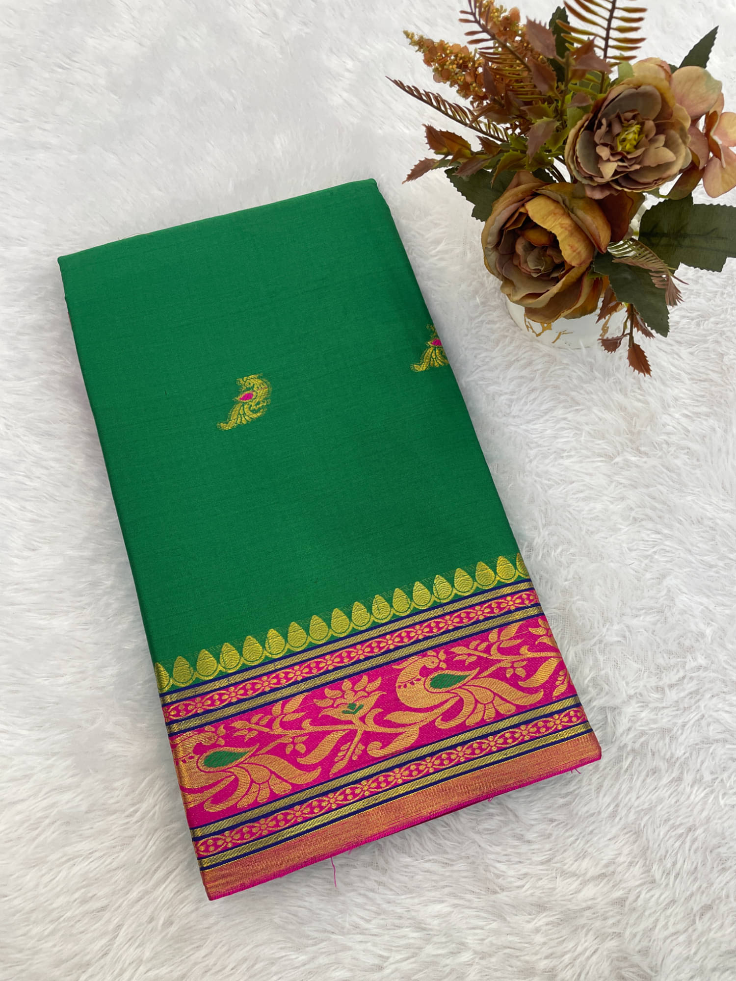 Lady Shopi Cotton Blend Woven Paithani Sarees With Unstitched Blouse Piece ( Green ) Lady Shopi Cotton Blend Woven Paithani Sarees With Unstitched Blouse Piece ( Green )