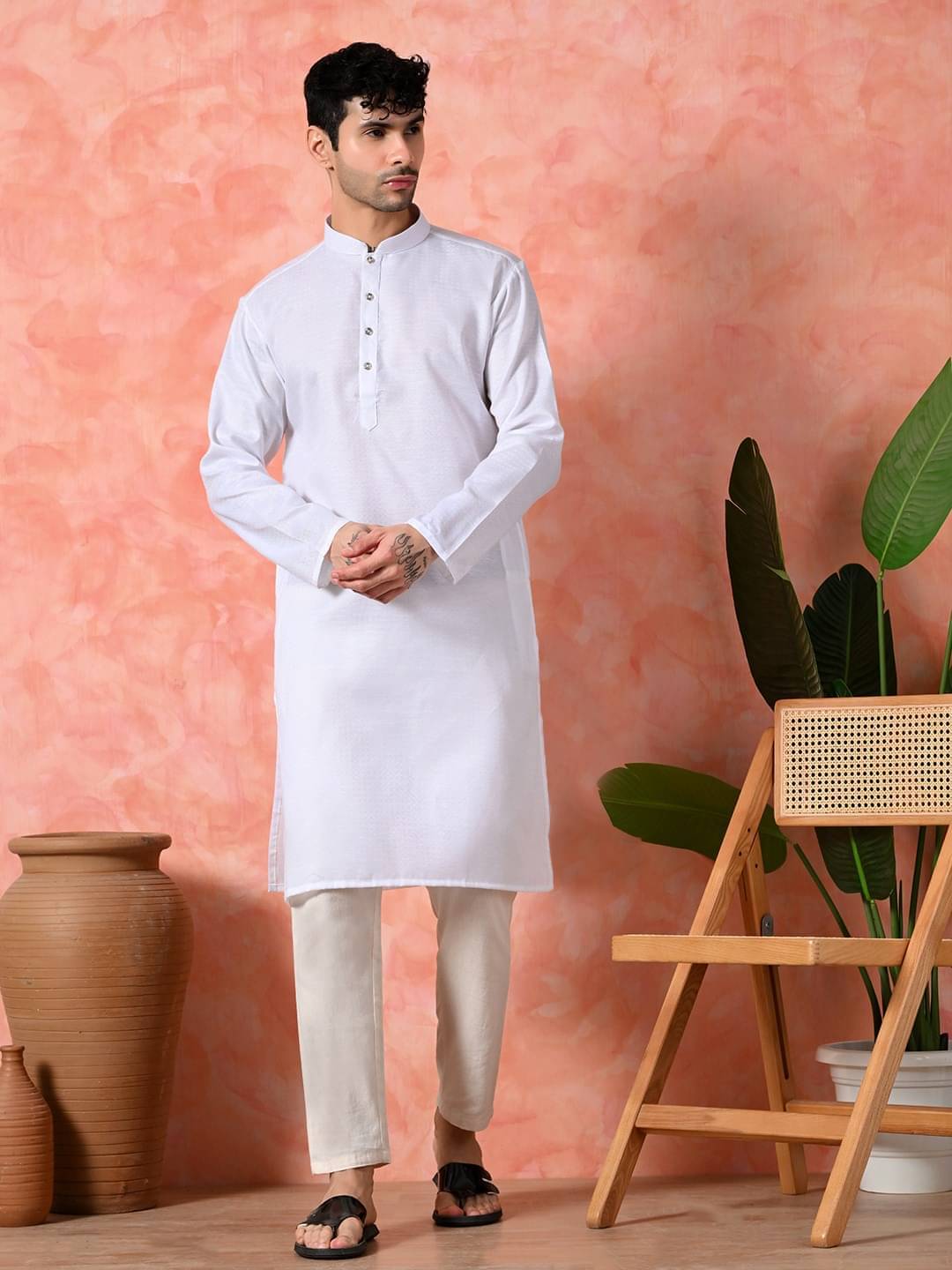 7 GEN White Cotton Regular Fit Men's Kurta Pyjama Set ( Pack of 1 )     			7 GEN White Cotton Regular Fit Men's Kurta Pyjama Set ( Pack of 1 )