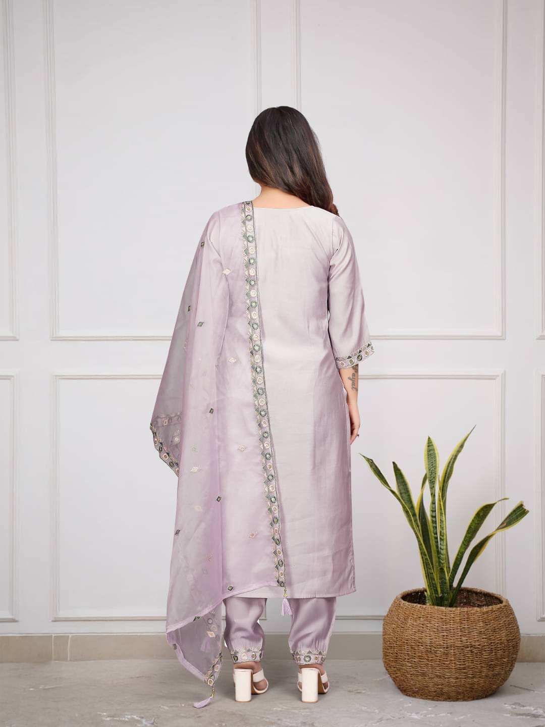 Japnaam Women Organza Embroidered Straight Kurti With Pants ( Purple ) Japnaam Women Organza Embroidered Straight Kurti With Pants ( Purple )