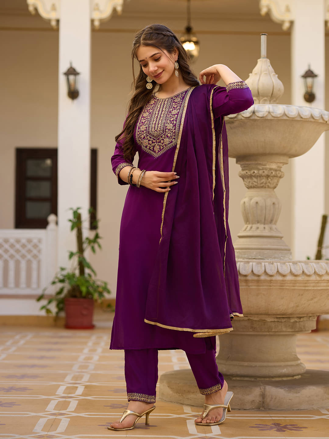     			Japnaam Women Rayon Embroidered Straight Kurti With Pants ( Maroon )