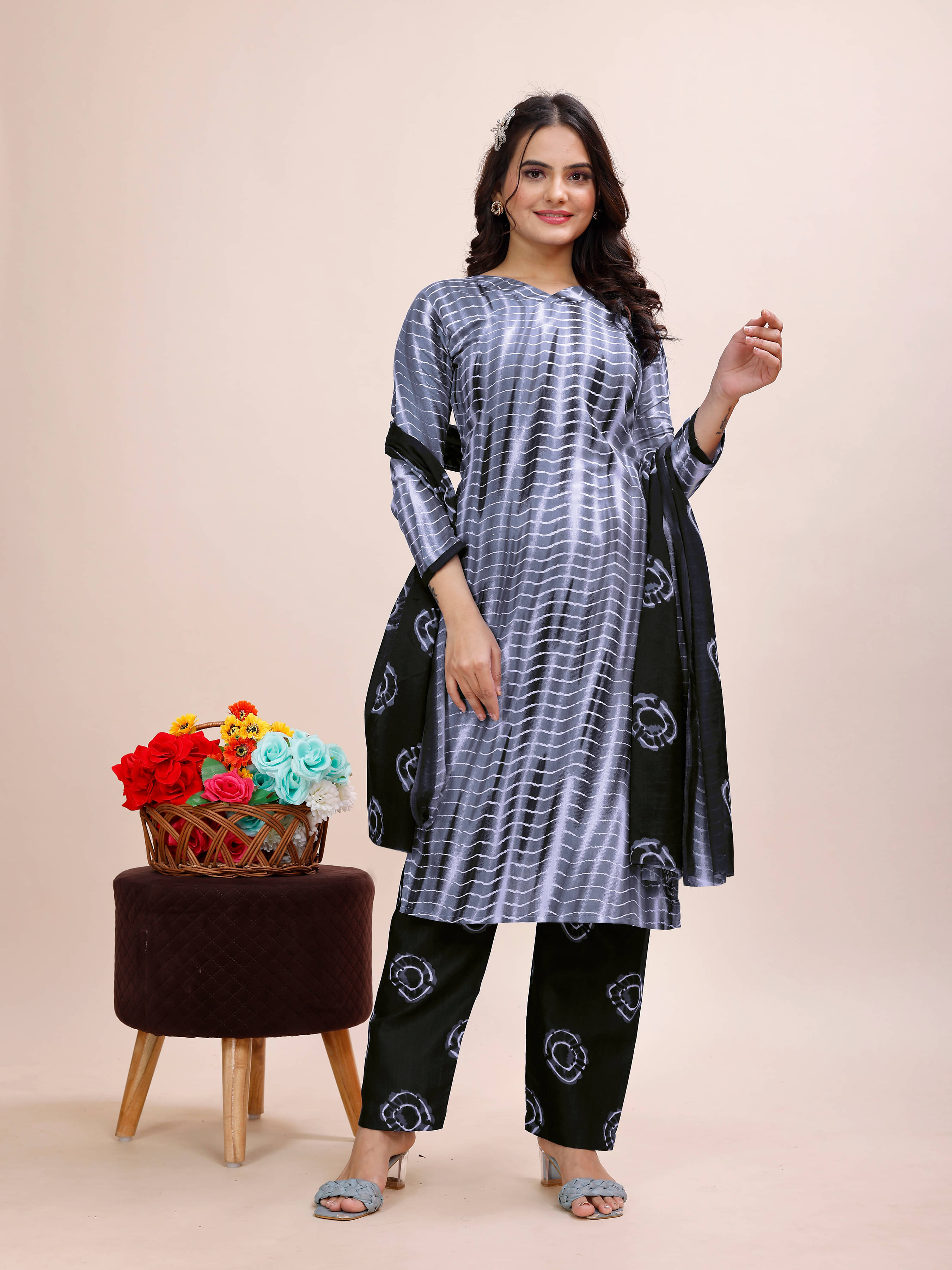     			ONECLICK Women Cotton Printed Straight Kurti With Pants ( Black )