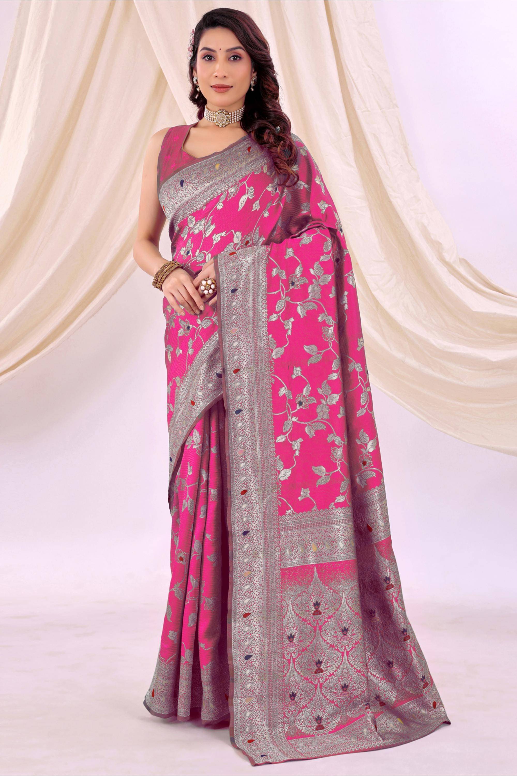     			YUGAVEERAA Silk Embellished Saree With Unstitched Blouse Piece ( Rani )