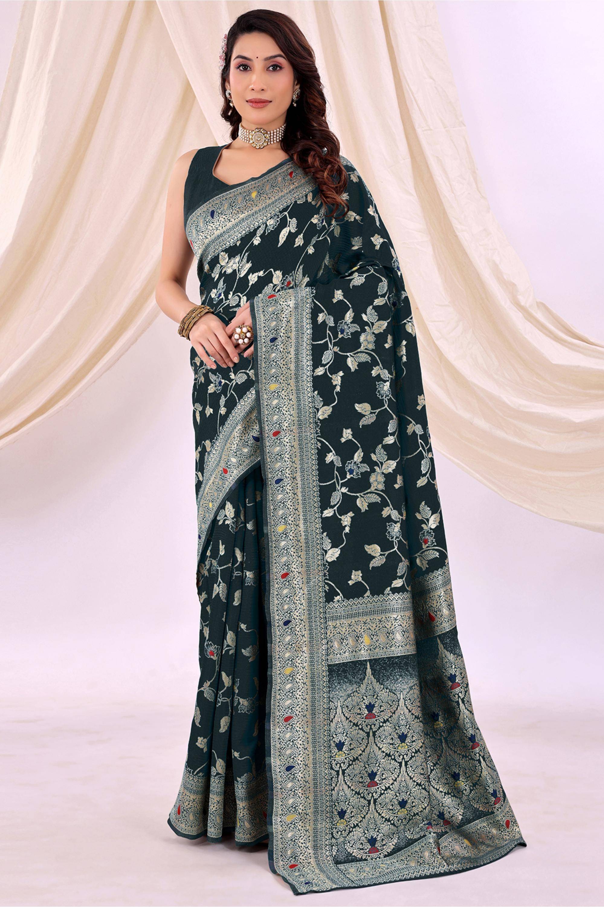     			YUGAVEERAA Silk Embellished Saree With Unstitched Blouse Piece ( Black )