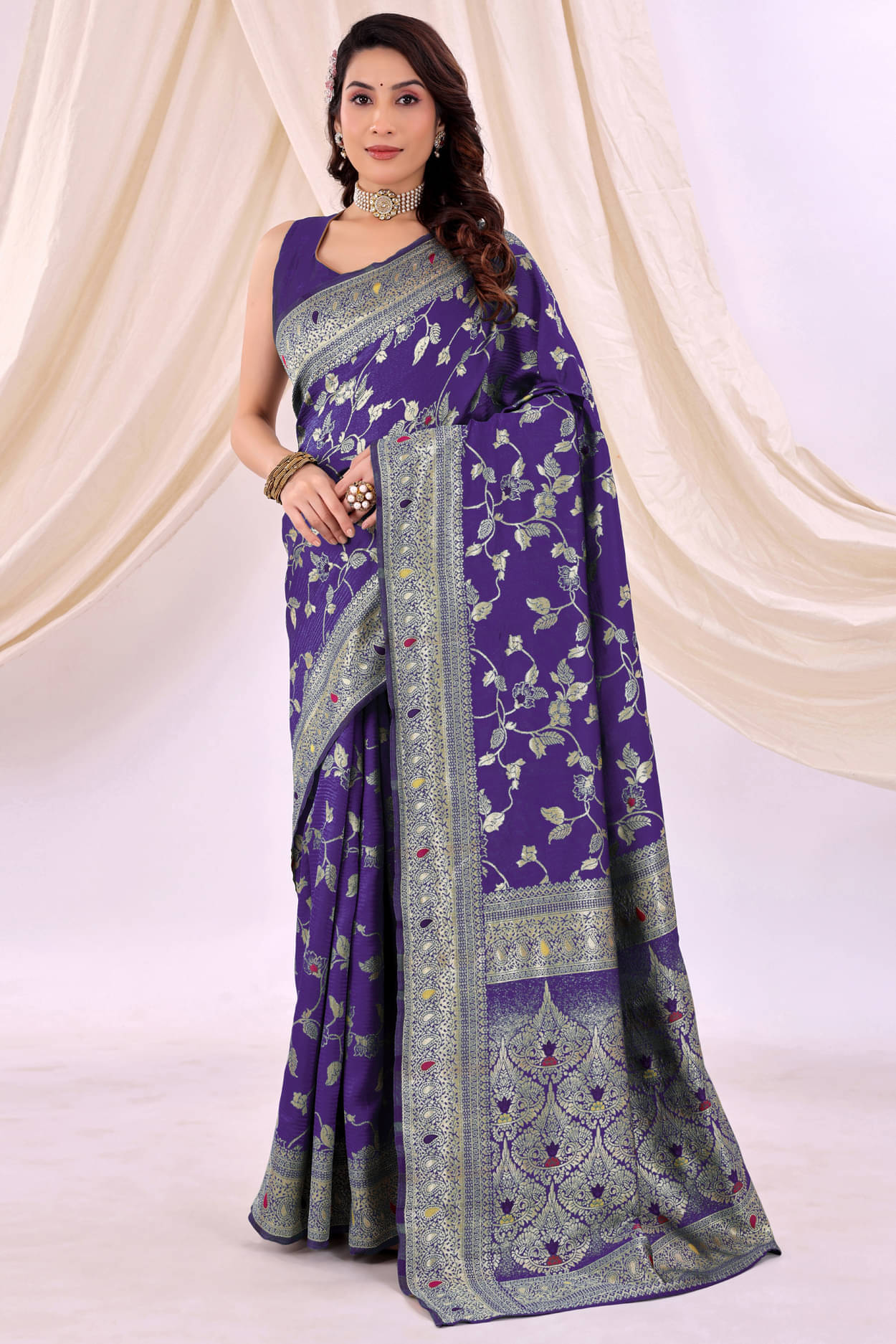     			YUGAVEERAA Silk Embellished Saree With Unstitched Blouse Piece ( Purple )