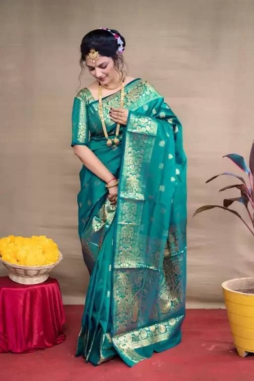     			YUGAVEERAA Silk Woven Saree With Unstitched Blouse Piece ( Rama )