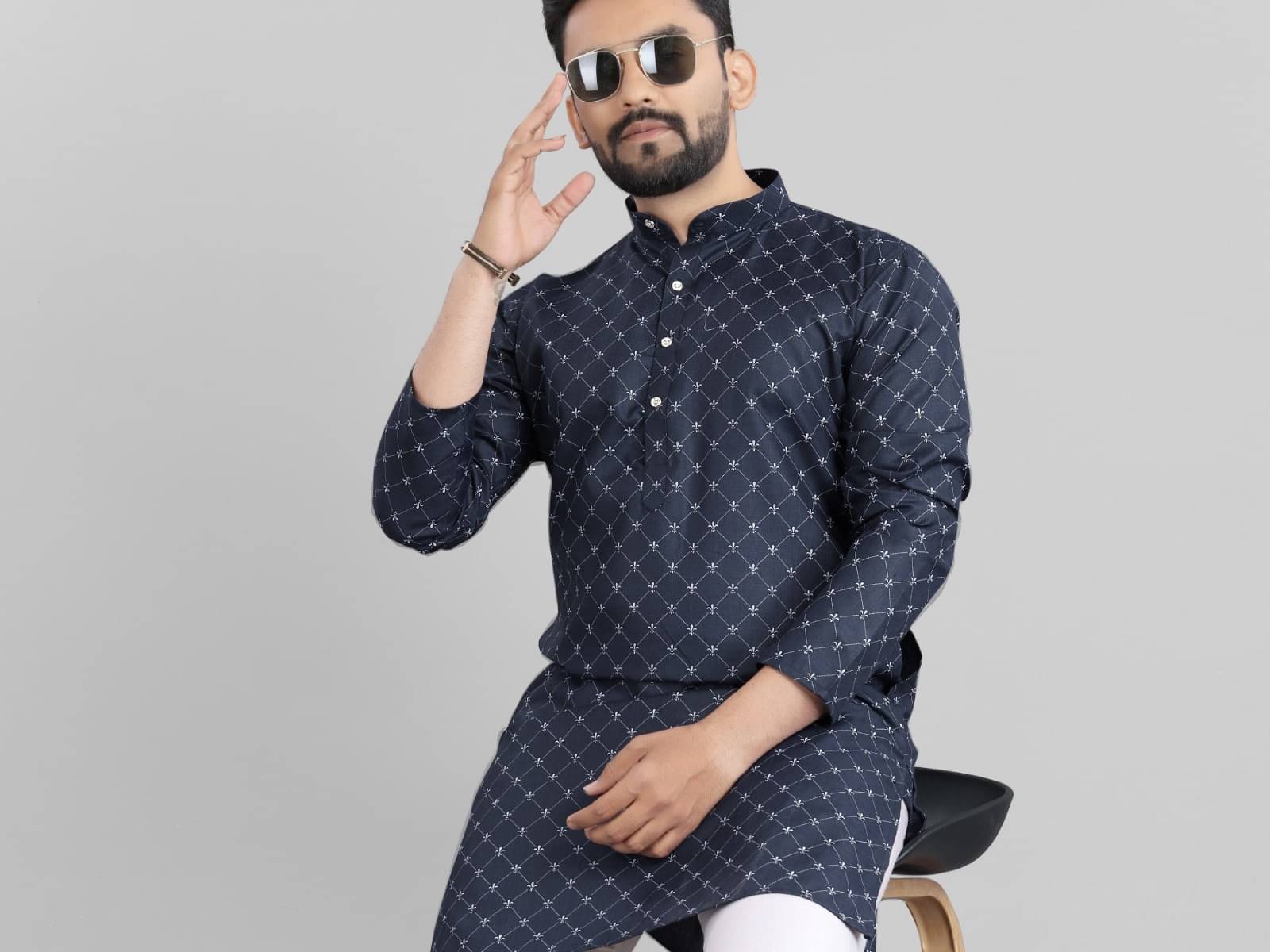     			Reiter Navy Cotton Blend Men's Regular Kurta ( Pack of 1 )