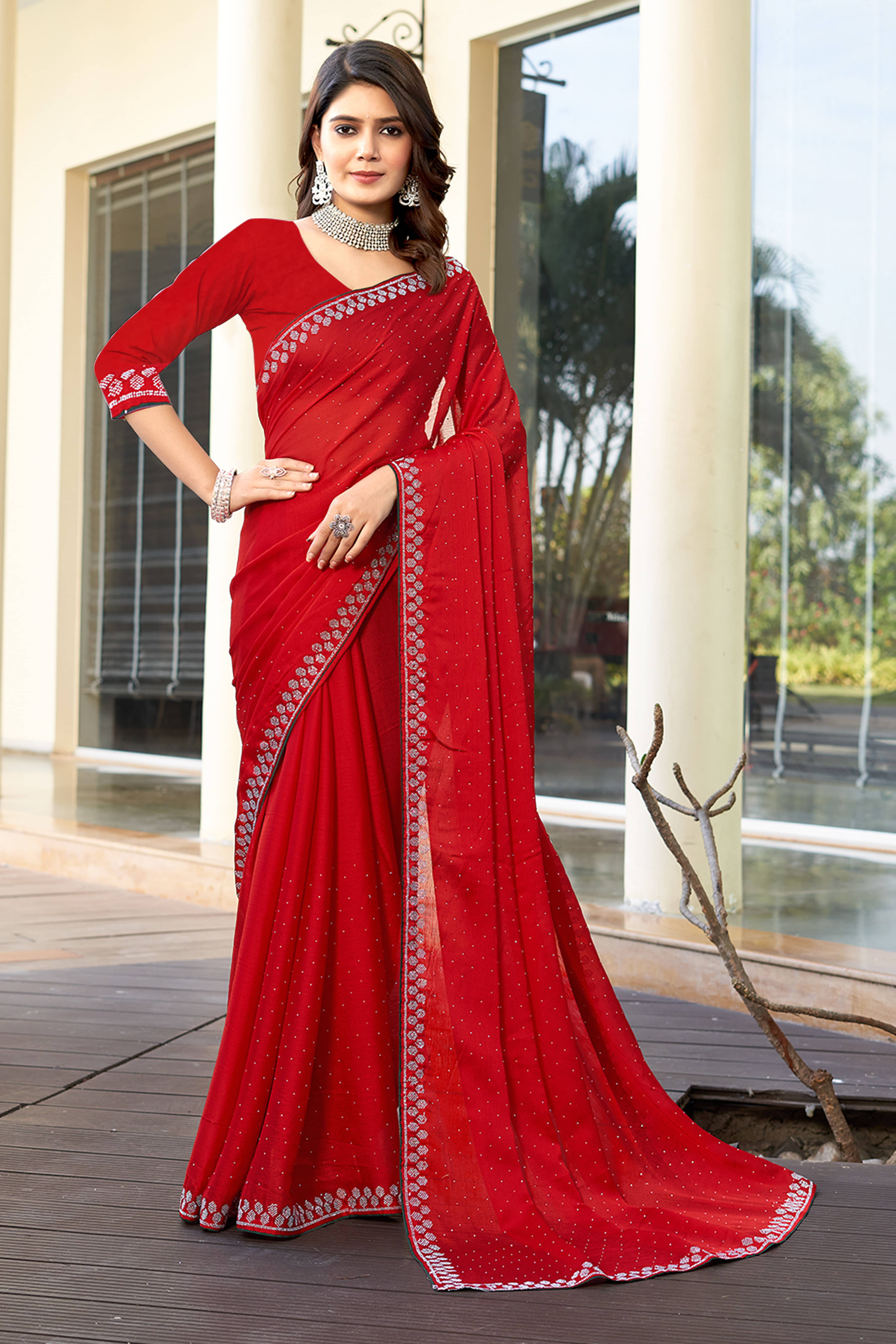     			SAREEVE Georgette Embroidered Saree With Unstitched Blouse Piece ( Red )