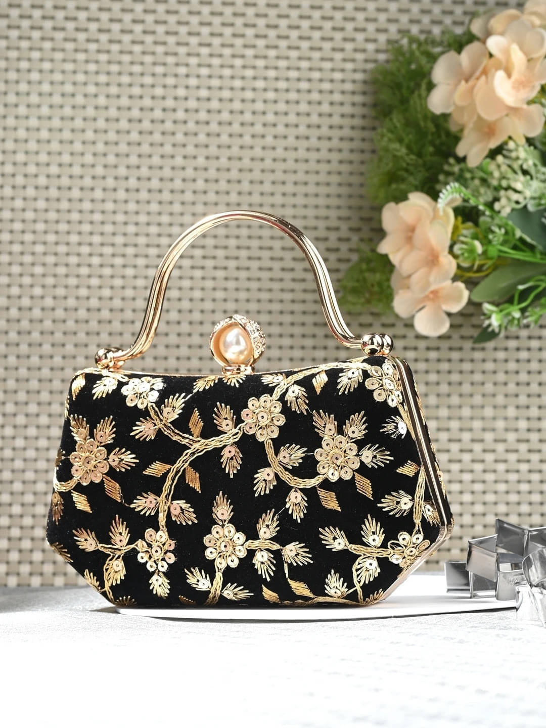     			Tooba Handicraft Black Fabric Box Clutch