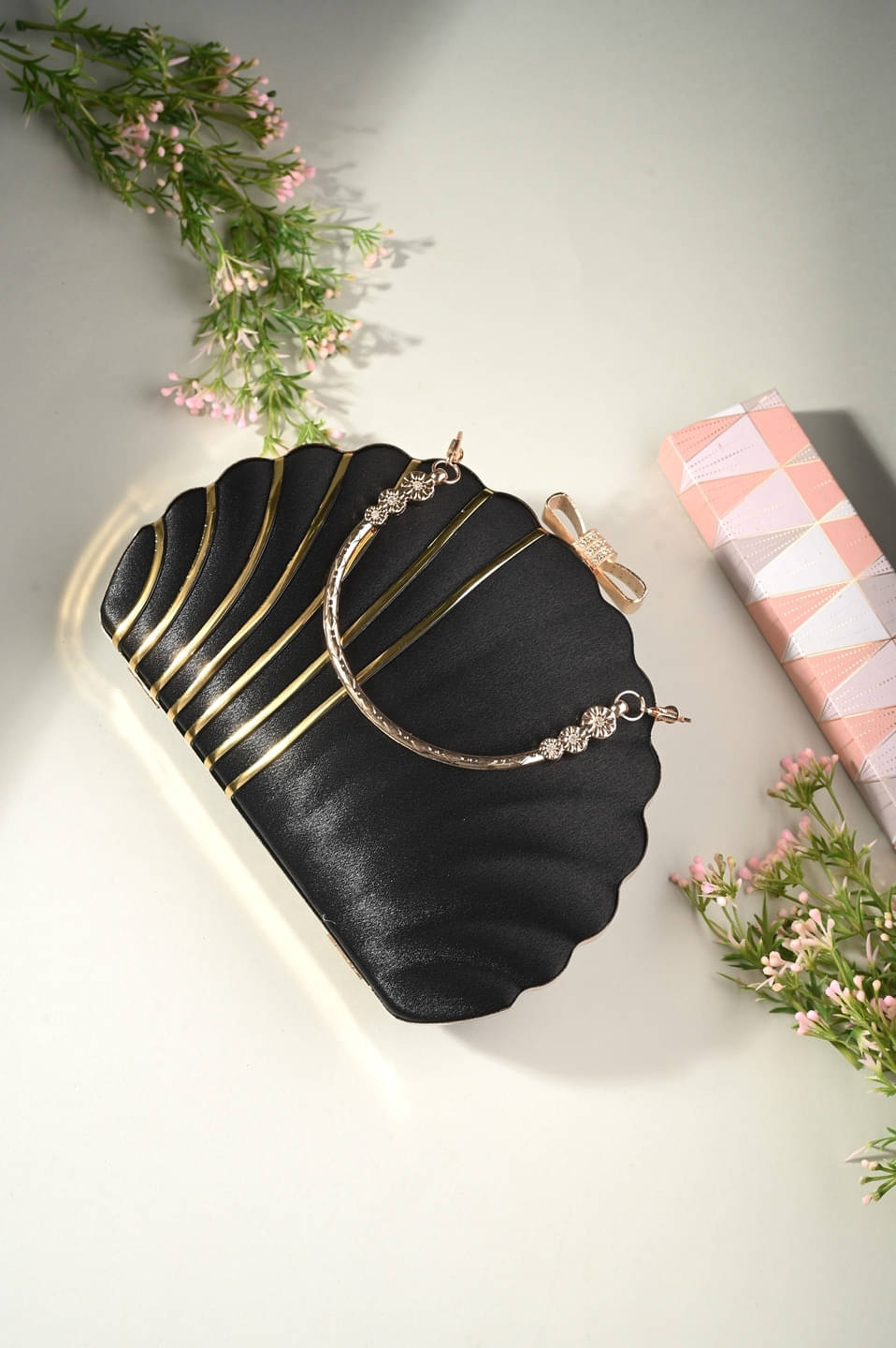     			Tooba Handicraft Black Fabric Box Clutch