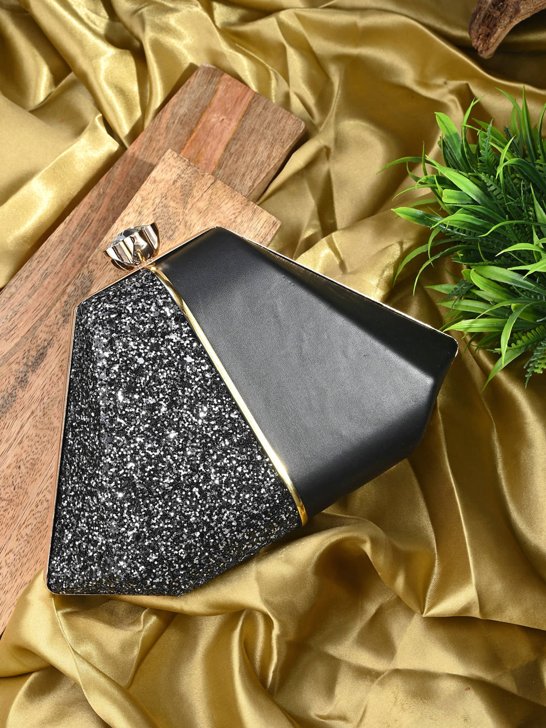     			Tooba Handicraft Black Fabric Box Clutch