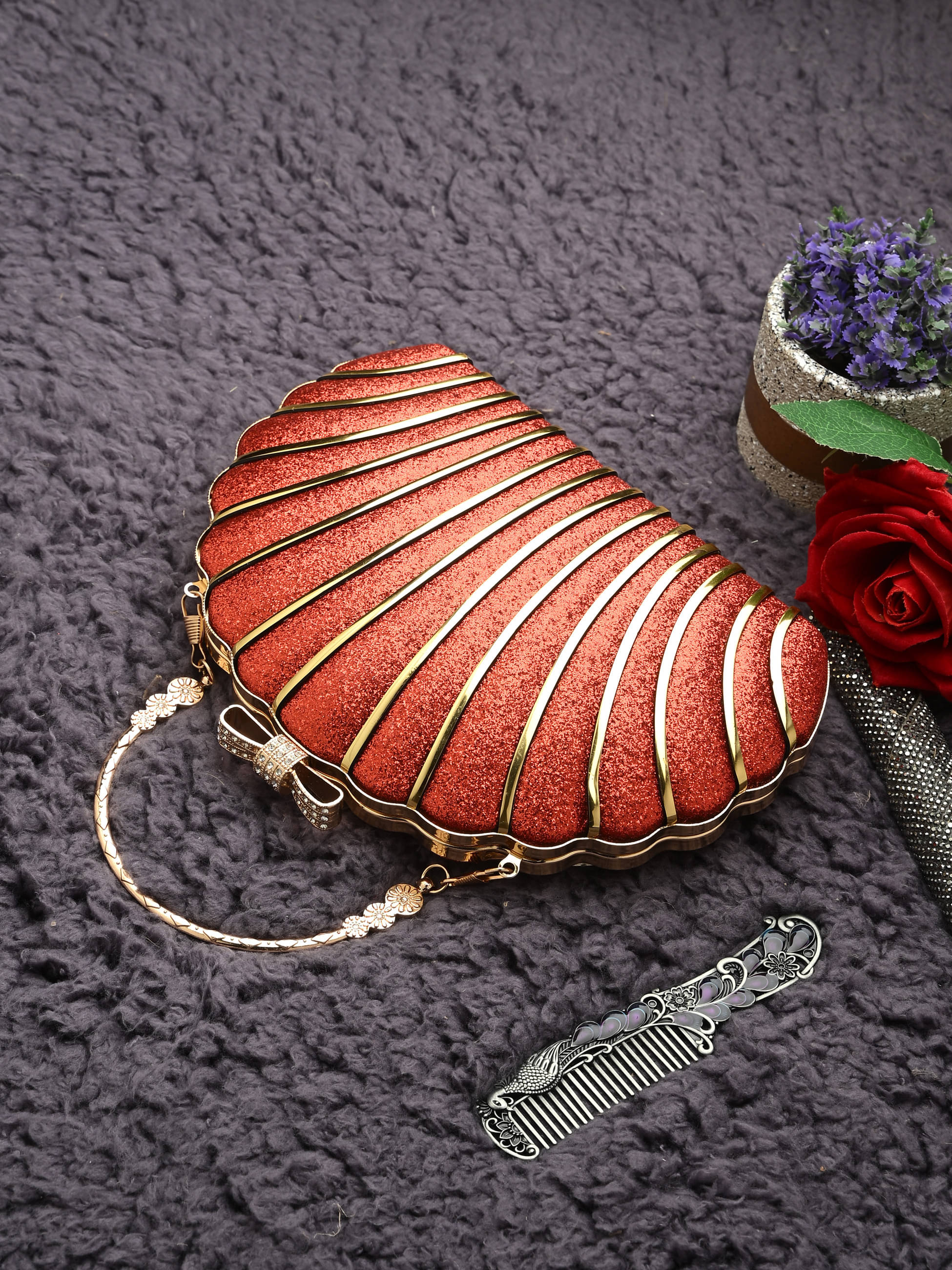     			Tooba Handicraft Red Fabric Box Clutch