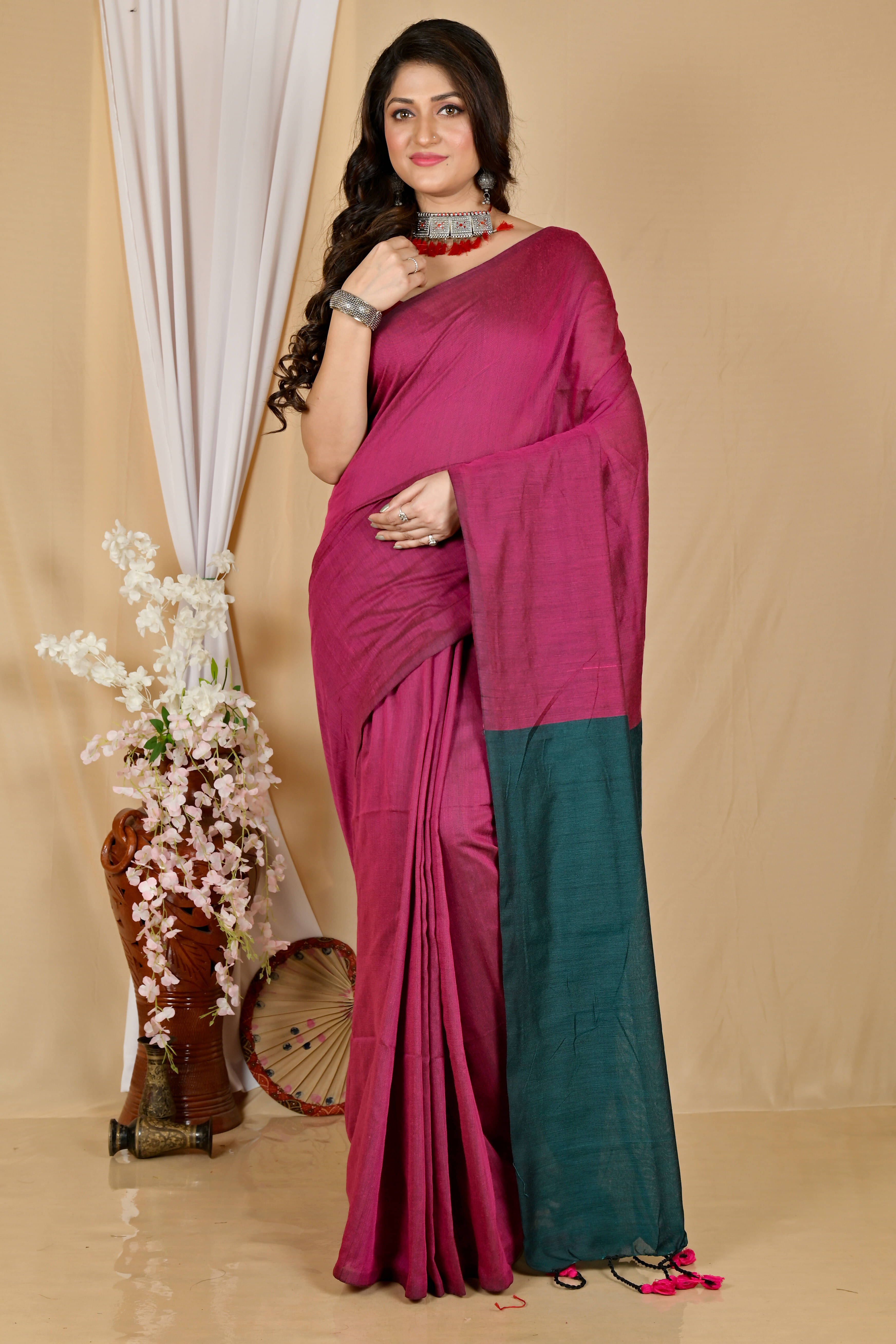     			BRYNBRIT Cotton Self Design Tant Saree With Unstitched Blouse Piece ( Dark Grey )