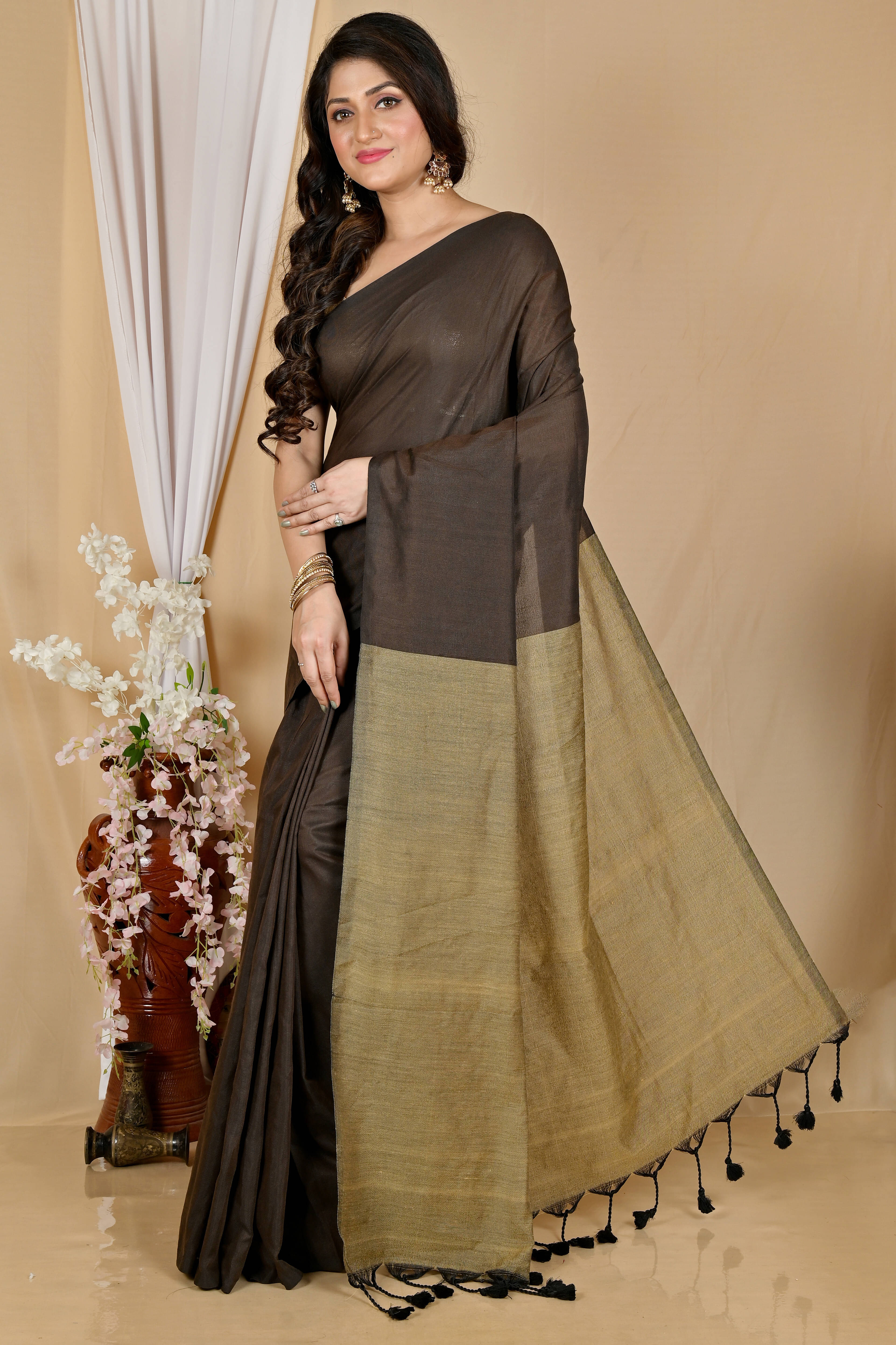     			BRYNBRIT Cotton Self Design Tant Saree With Unstitched Blouse Piece ( Coffee )