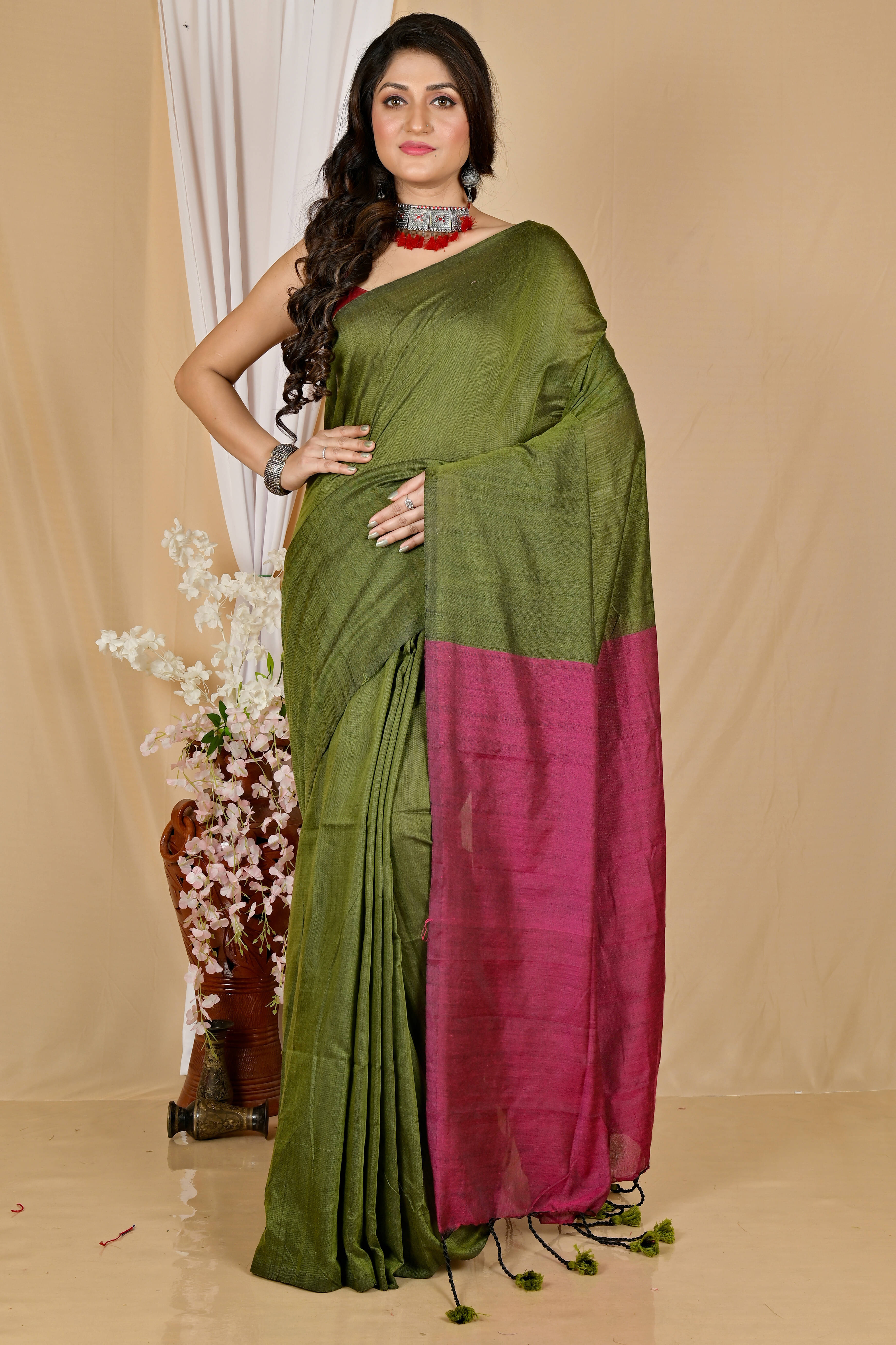     			BRYNBRIT Cotton Self Design Tant Saree With Unstitched Blouse Piece ( Green )