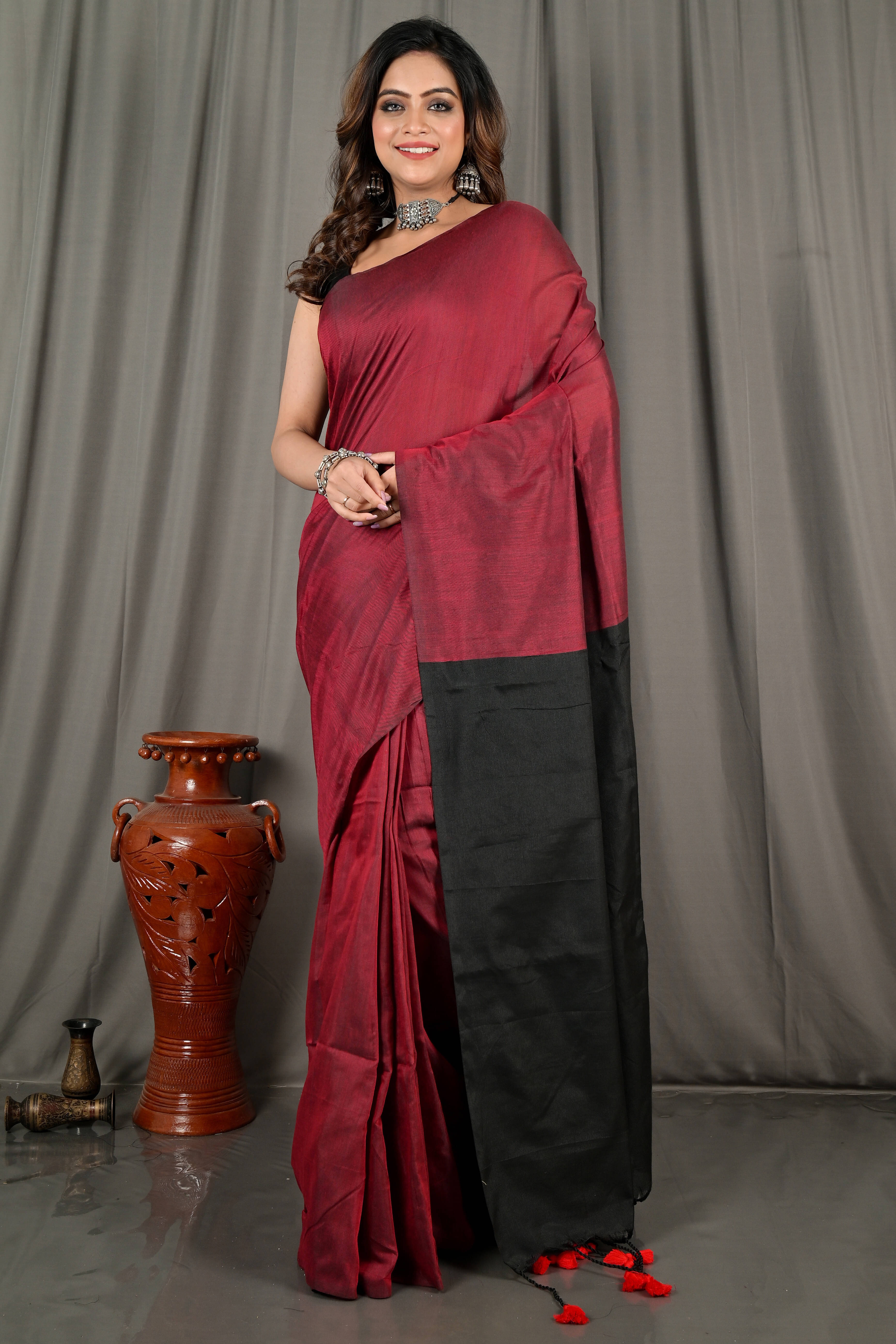     			BRYNBRIT Cotton Self Design Tant Saree With Unstitched Blouse Piece ( Red )