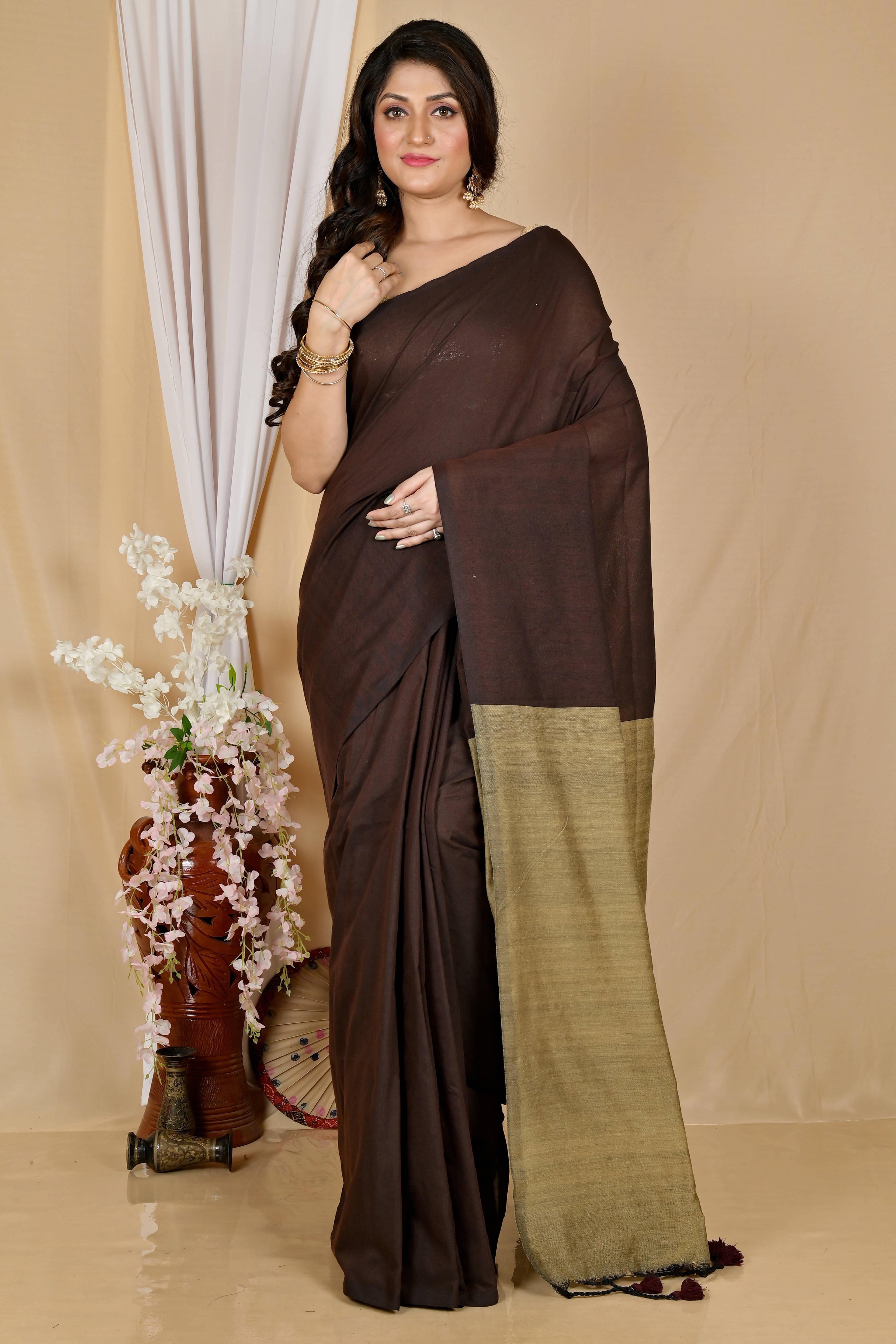     			BRYNBRIT Cotton Self Design Tant Saree With Unstitched Blouse Piece ( Coffee )
