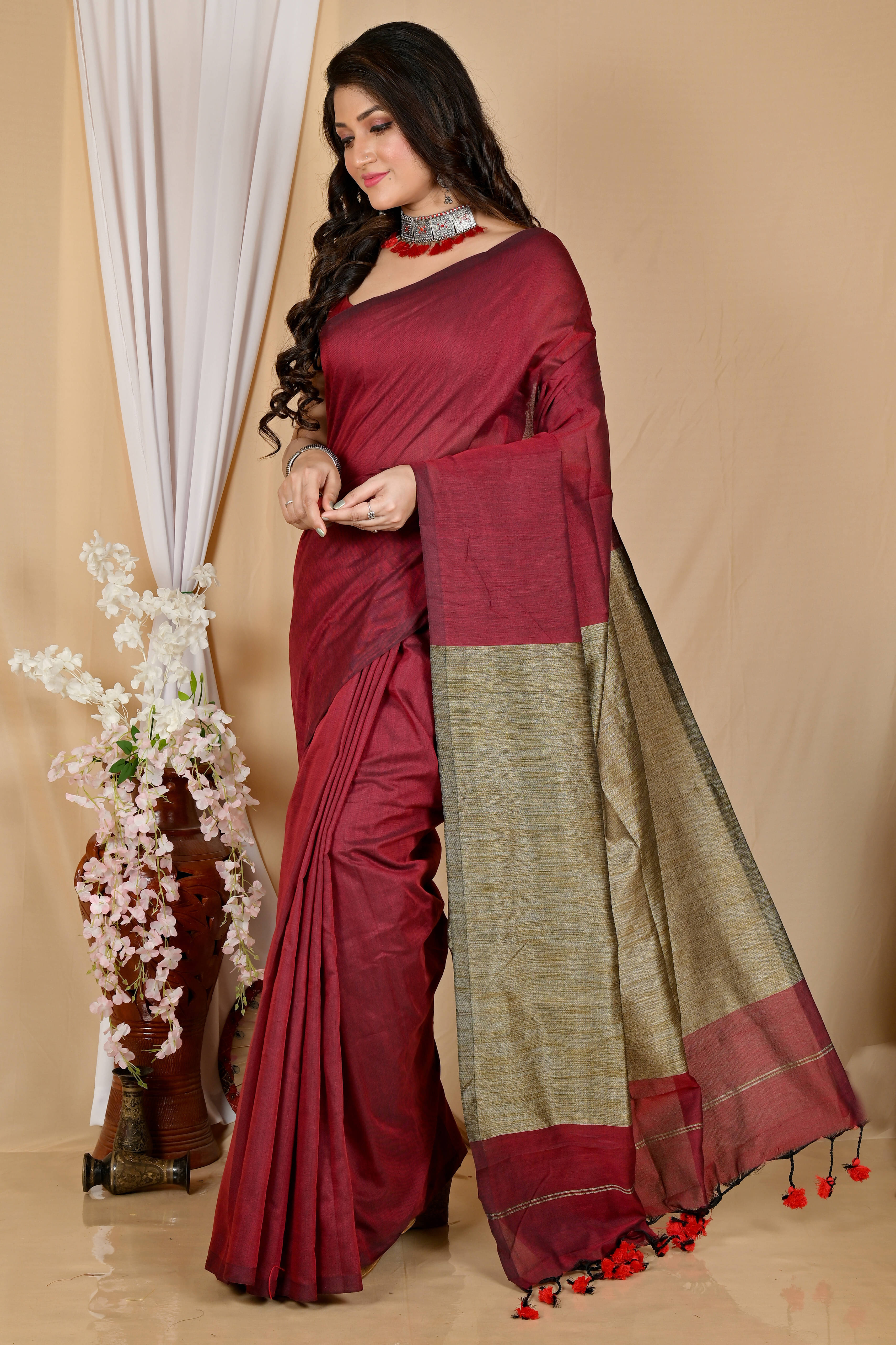     			BRYNBRIT Cotton Self Design Tant Saree With Unstitched Blouse Piece ( Red )