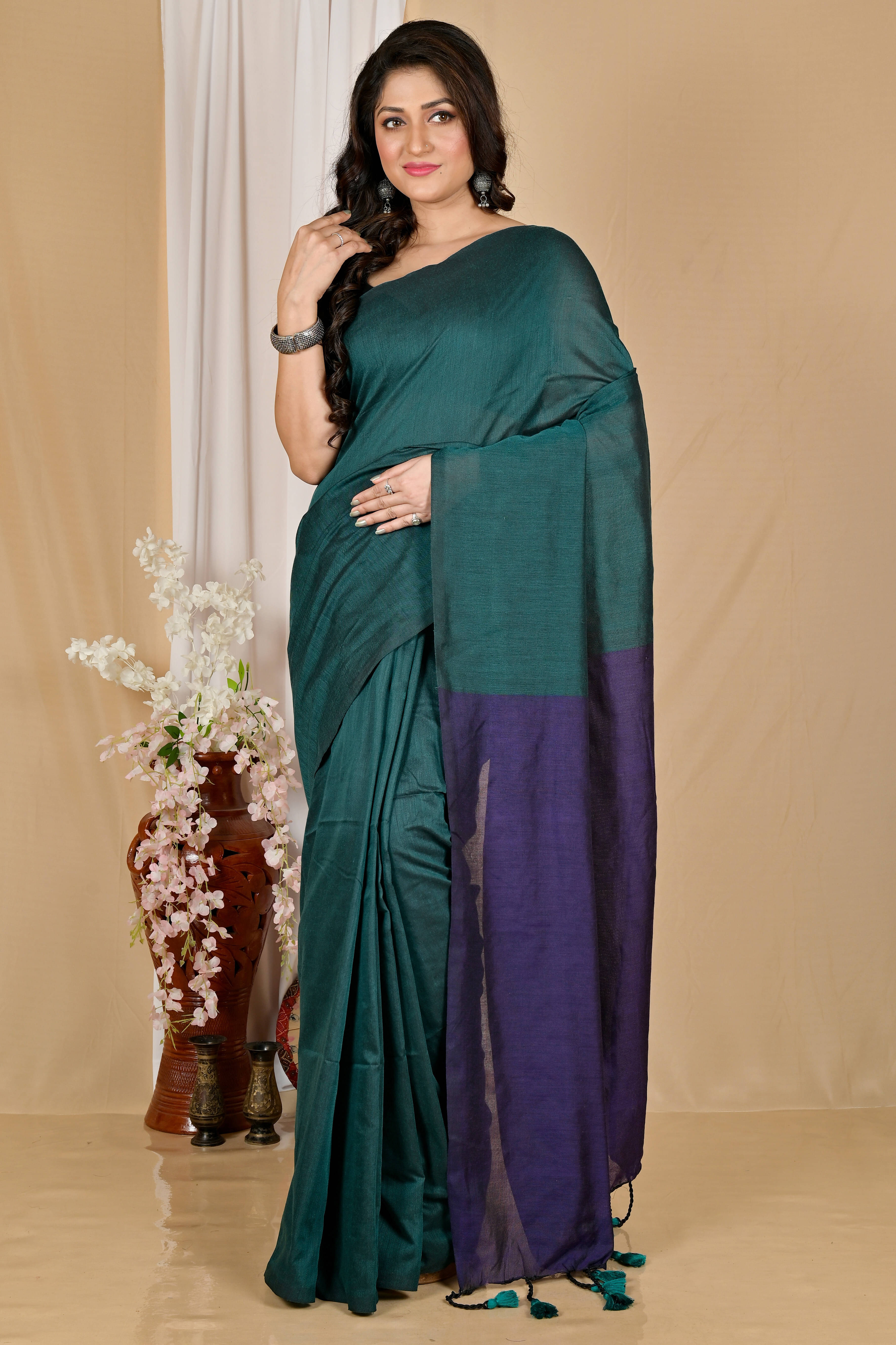 BRYNBRIT Cotton Self Design Tant Saree With Unstitched Blouse Piece ( Green ) BRYNBRIT Cotton Self Design Tant Saree With Unstitched Blouse Piece ( Green )