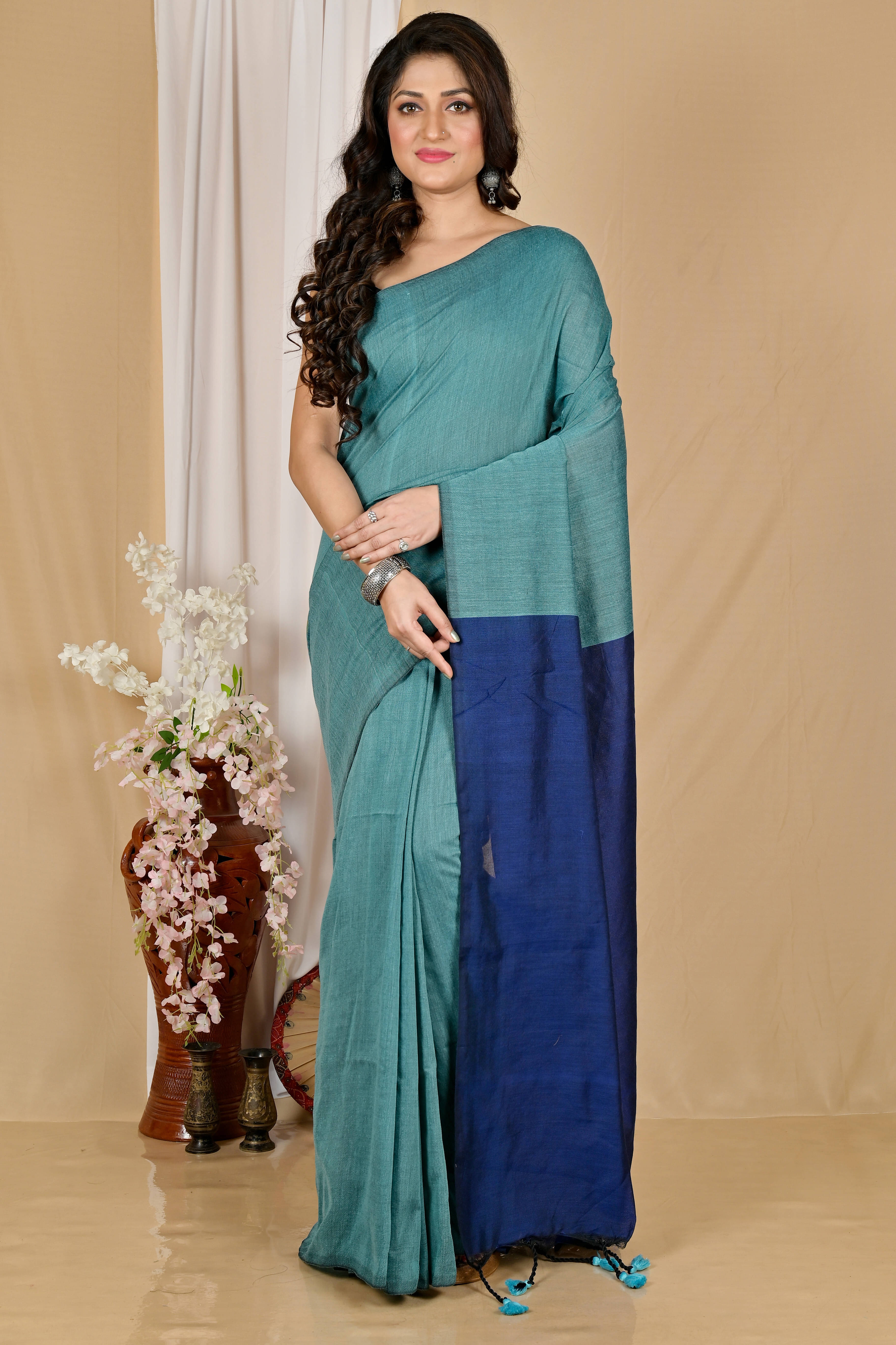     			BRYNBRIT Cotton Self Design Tant Saree With Unstitched Blouse Piece ( Silver )