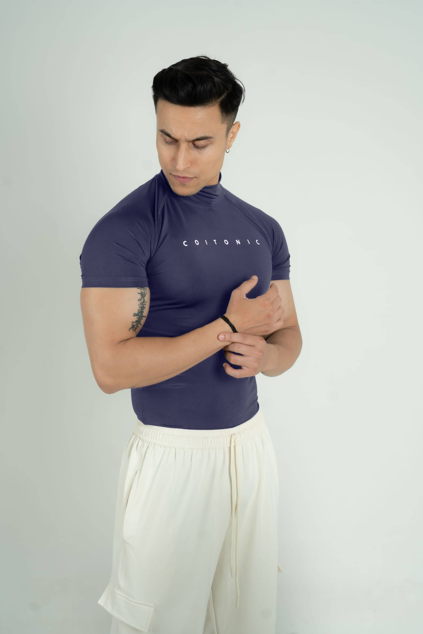 Coitonic Grey Polyester Regular Fit Men's Compression T-Shirt ( Pack of 1 ) Coitonic Grey Polyester Regular Fit Men's Compression T-Shirt ( Pack of 1 )