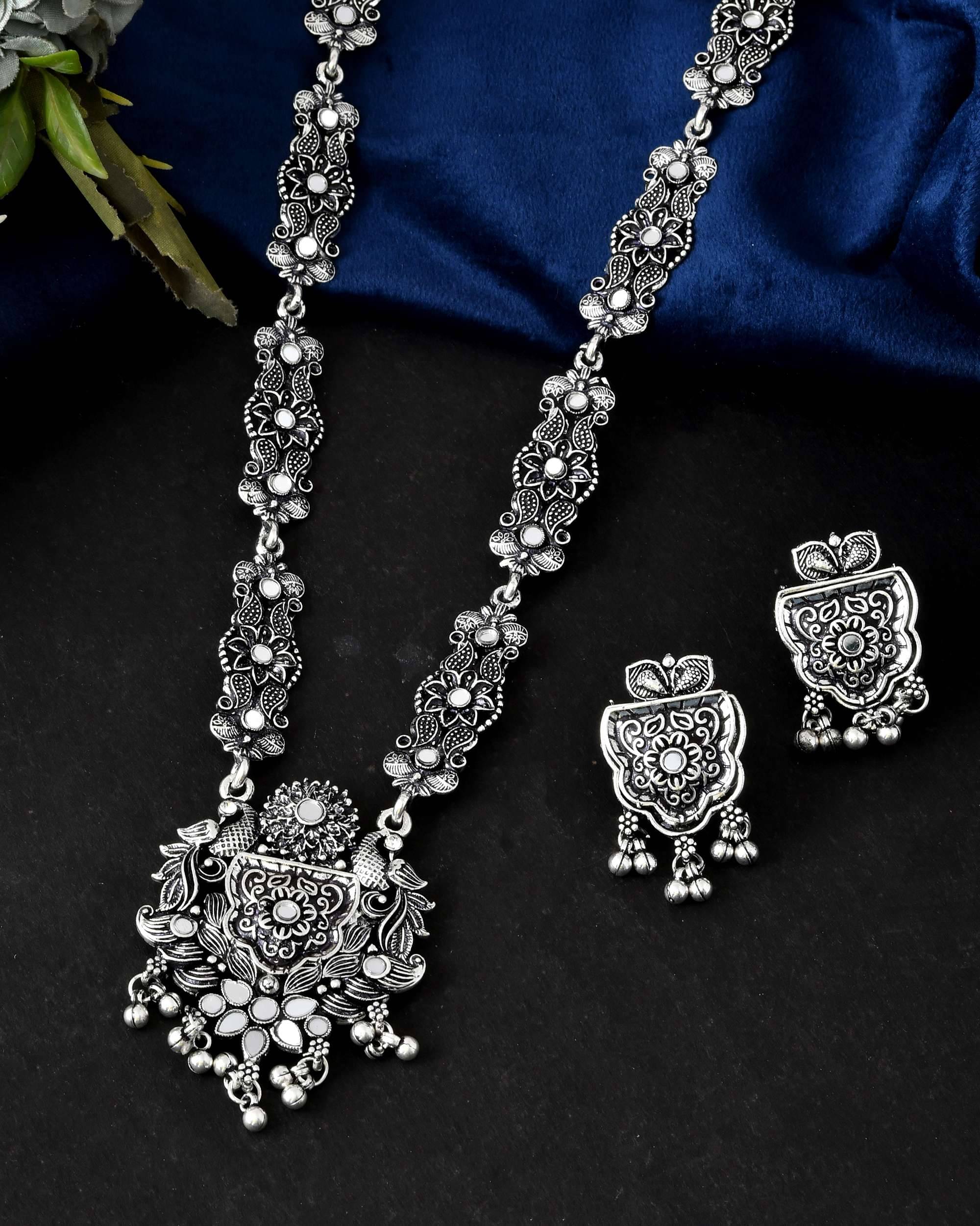     			Jewels Nest Silver Stainless Steel Necklace Set ( Pack of 1 )