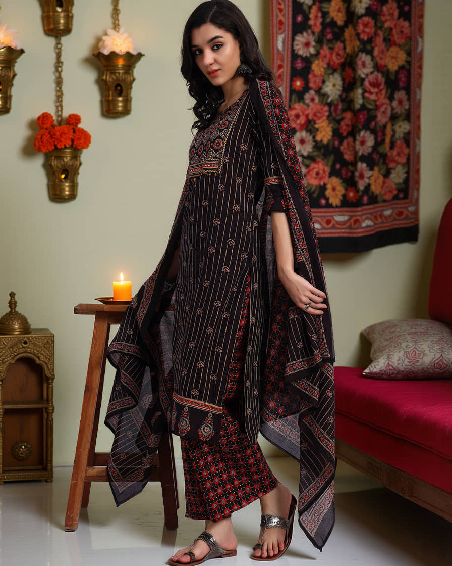 Pannkh Women Cotton Embroidered Straight Kurti With Pants ( Black )