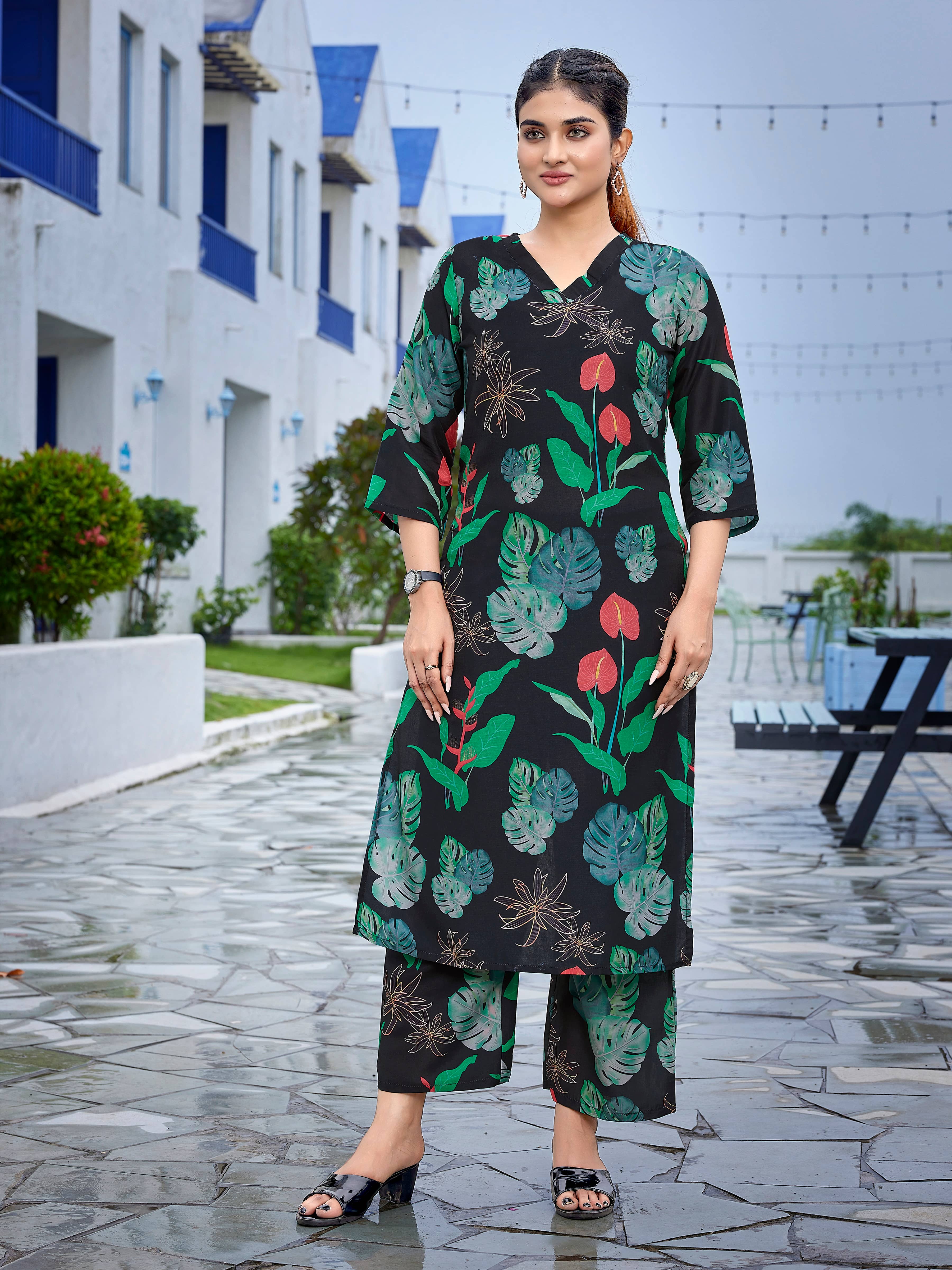 Royal Export Women Cotton Blend Printed Straight Kurti With Pants ( Green )