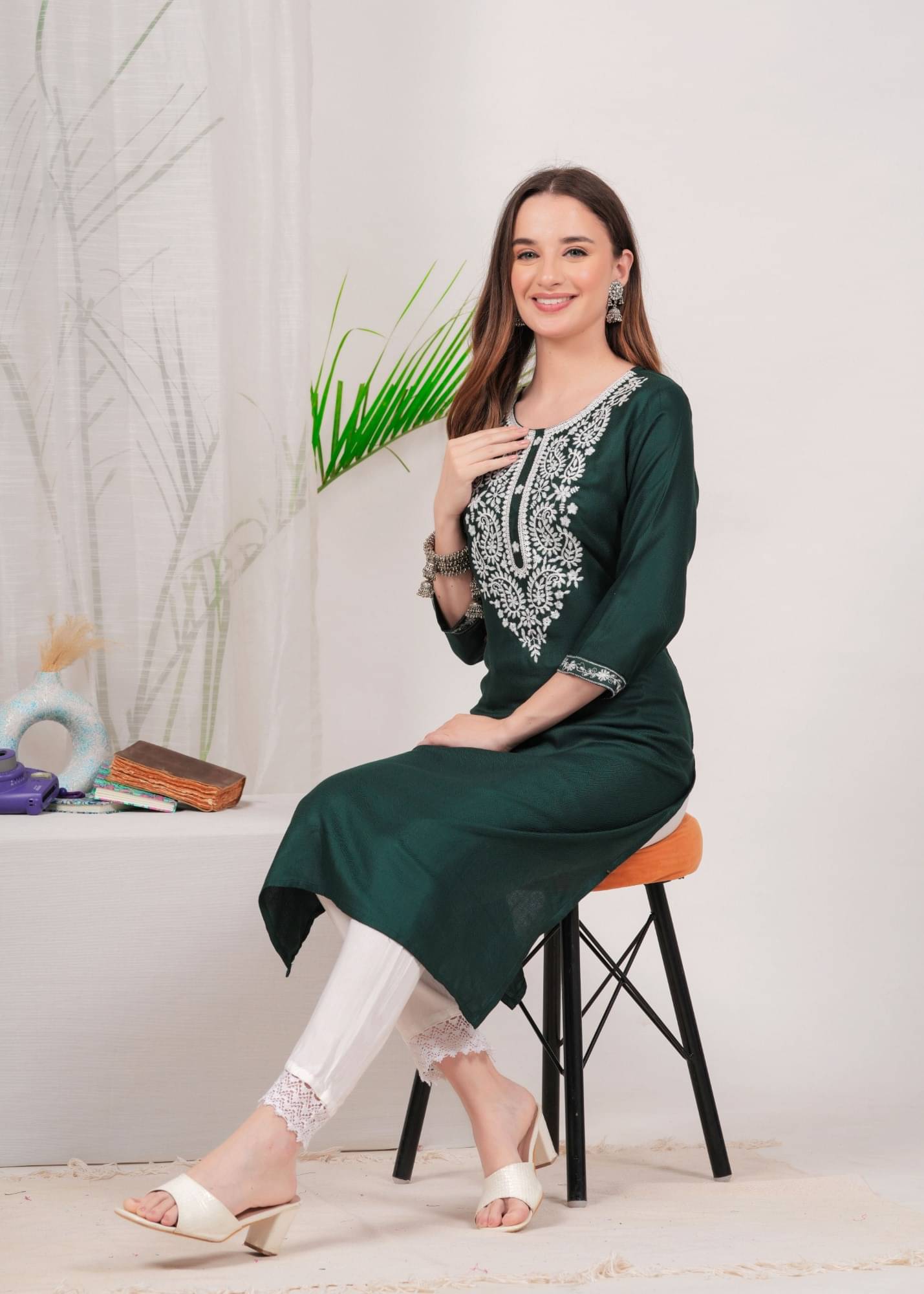 Tavgun Women Viscose Rayon Embroidered Straight Kurti ( Dark Green )     			Tavgun Women Viscose Rayon Embroidered Straight Kurti ( Dark Green )