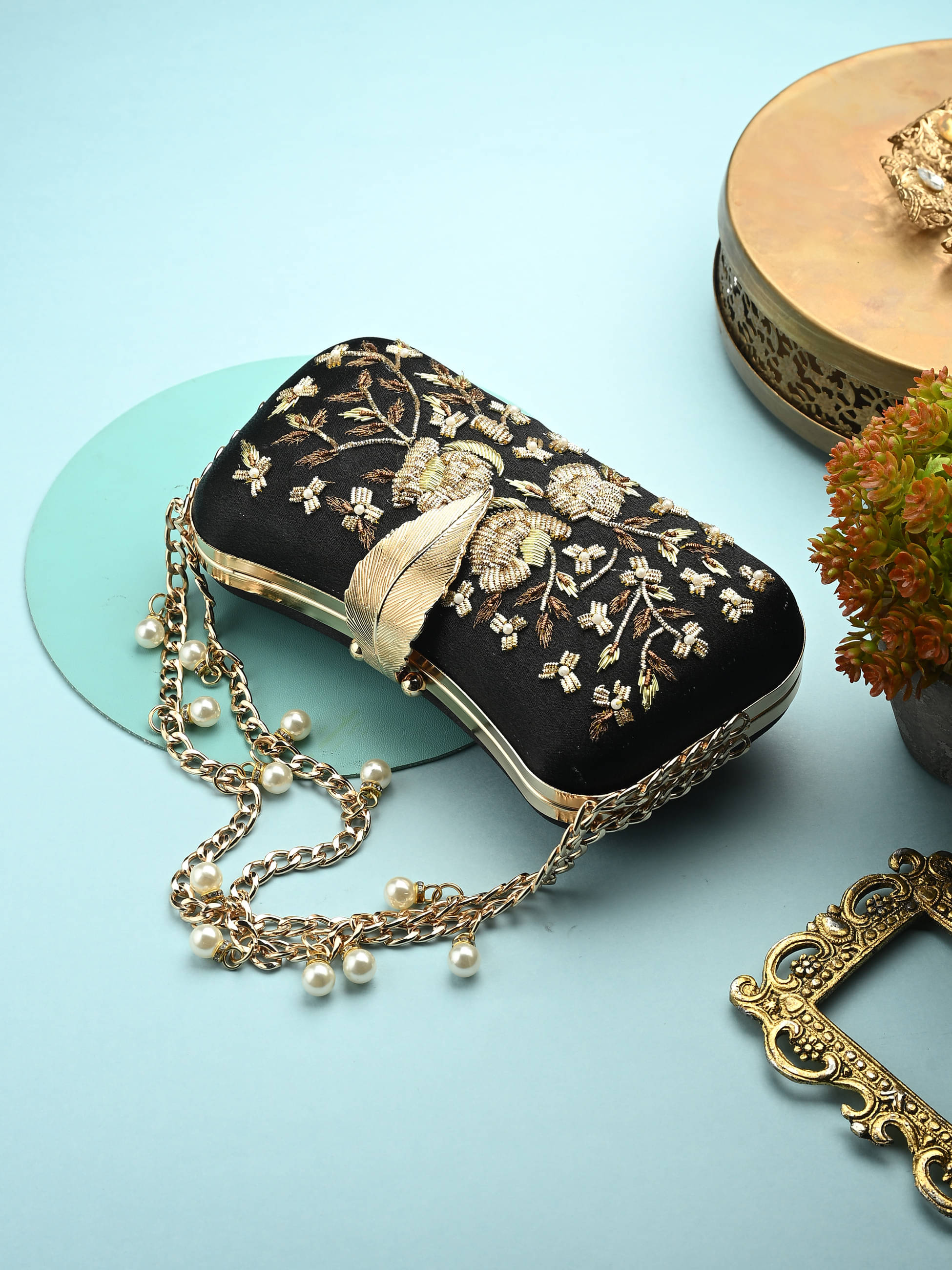     			Tooba Handicraft Black Fabric Box Clutch