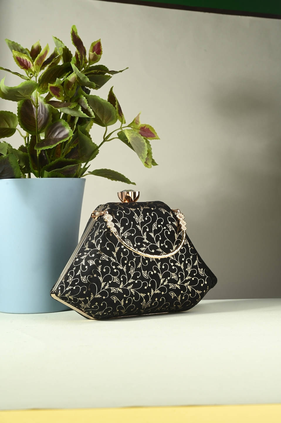     			Tooba Handicraft Black Fabric Box Clutch