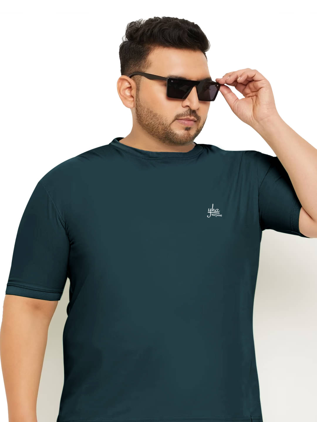     			YHA Men Cotton Blend Regular Fit Solid T-Shirt ( Green )