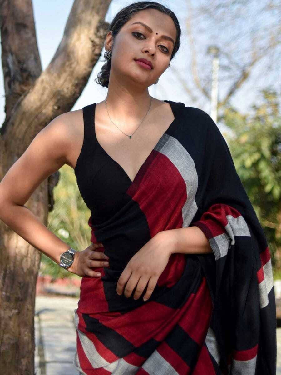 Zayraa Cotton Blend Embellished Saree With Unstitched Blouse Piece ( Multicolor ) Zayraa Cotton Blend Embellished Saree With Unstitched Blouse Piece ( Multicolor )