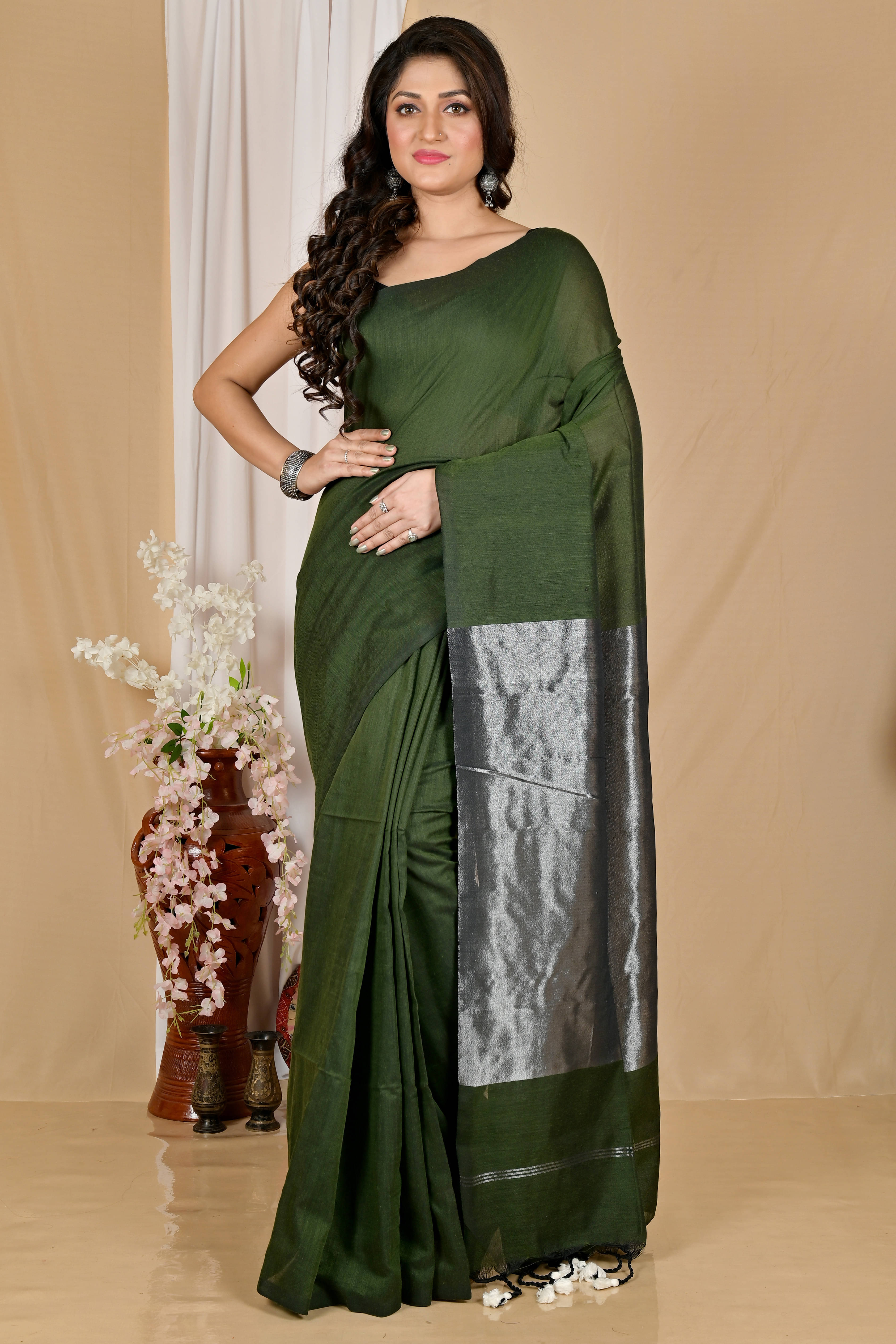     			Zayraa Cotton Blend Embellished Saree With Unstitched Blouse Piece ( Green )