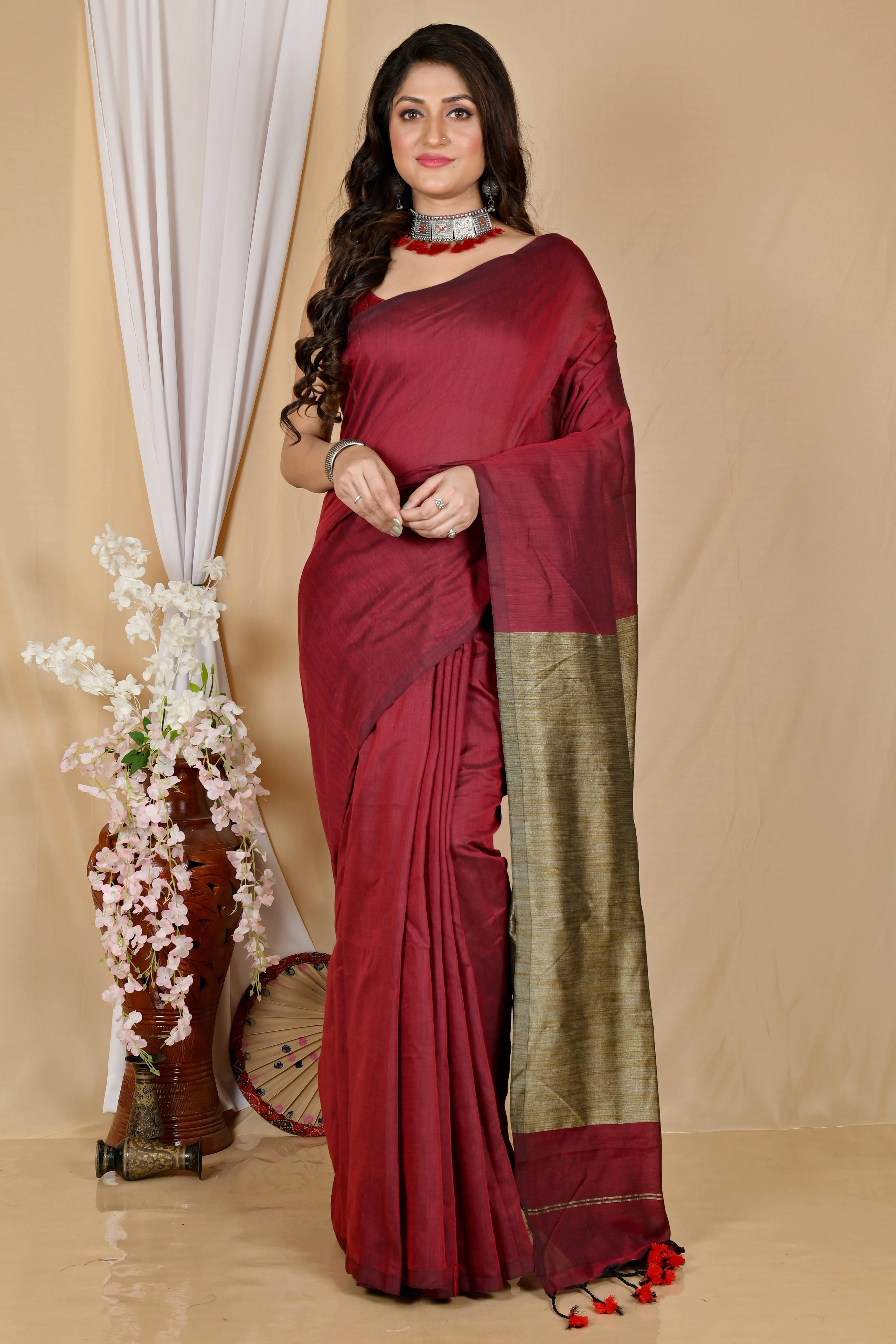     			Zayraa Cotton Blend Embellished Saree With Unstitched Blouse Piece ( Red )