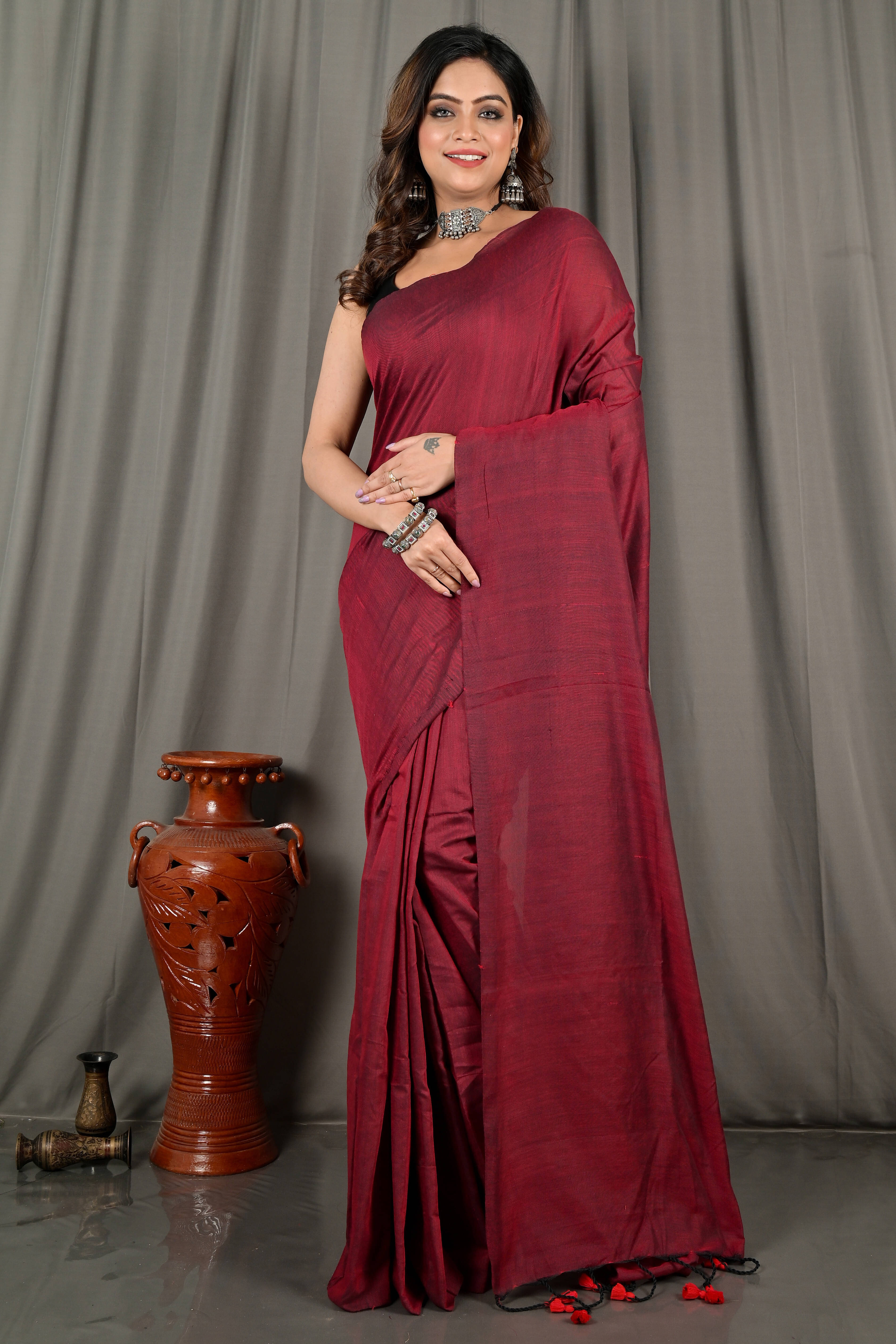     			Zayraa Cotton Self Design Tant Saree With Unstitched Blouse Piece ( Red )