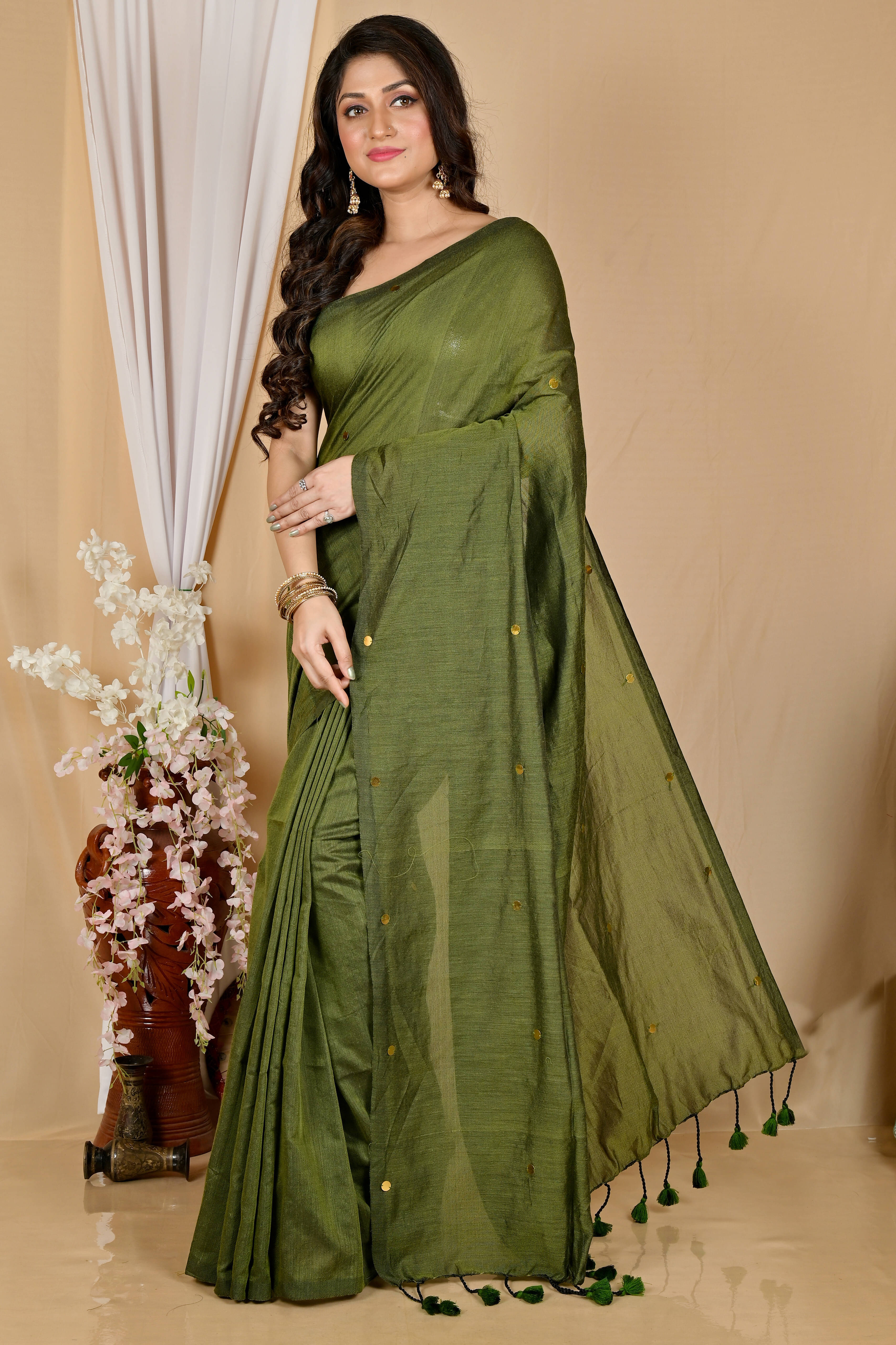 Zayraa Cotton Self Design Tant Saree With Unstitched Blouse Piece ( Green ) Zayraa Cotton Self Design Tant Saree With Unstitched Blouse Piece ( Green )