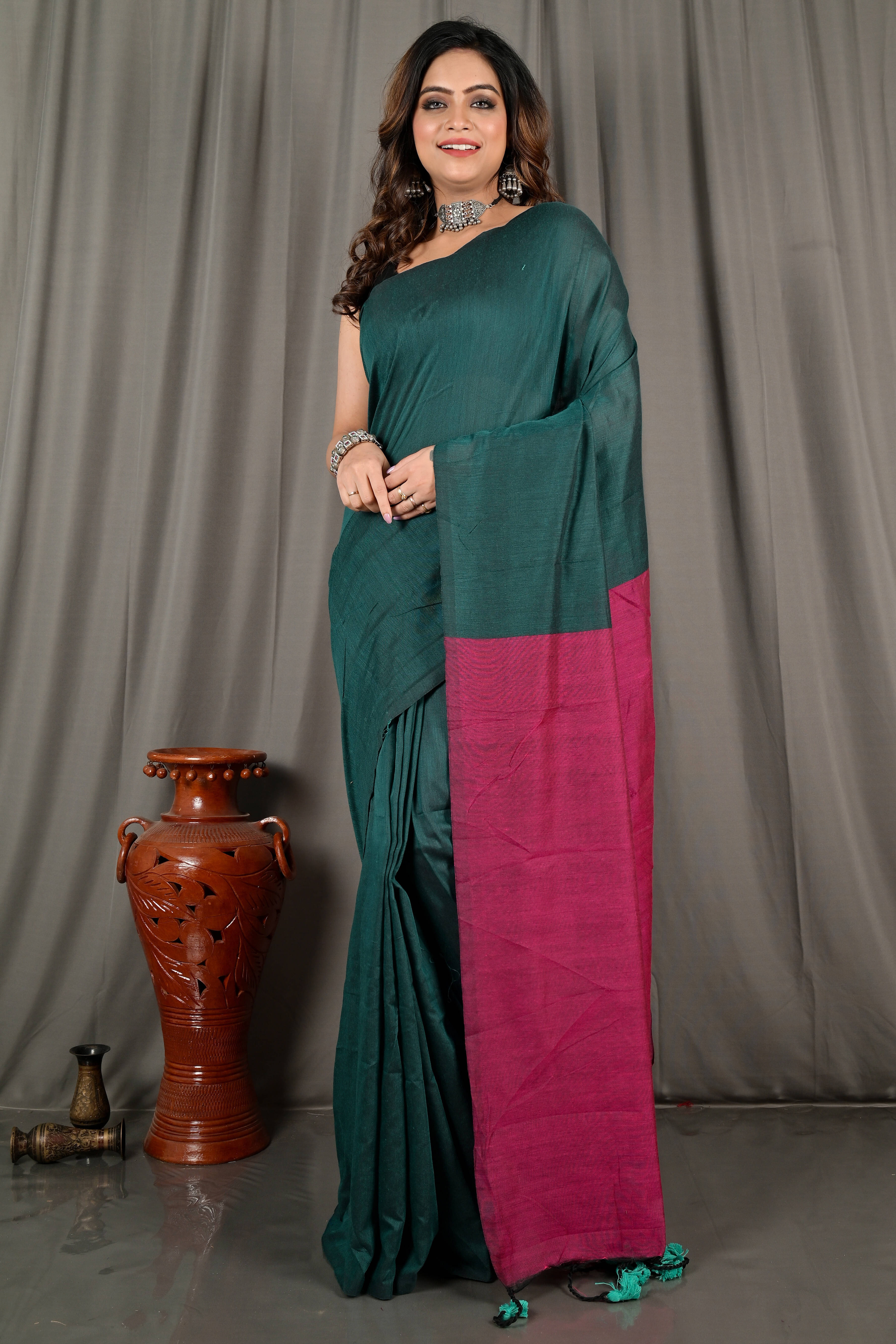     			Zayraa Cotton Self Design Tant Saree With Unstitched Blouse Piece ( Green )